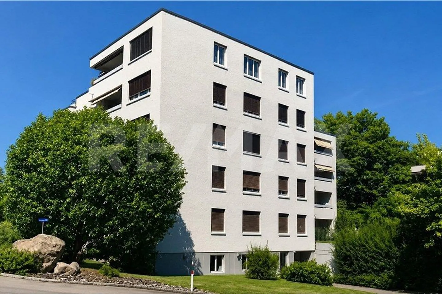 Bright 3.5-room condominium with balcony in a quiet residential area - Photo 2 of 10