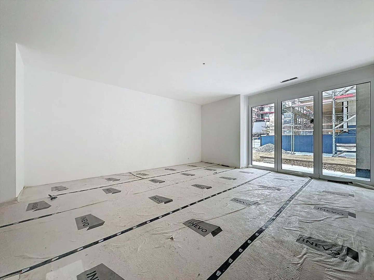 Studio neu mit überdachter Terrasse und Garten - Foto 3 von 13