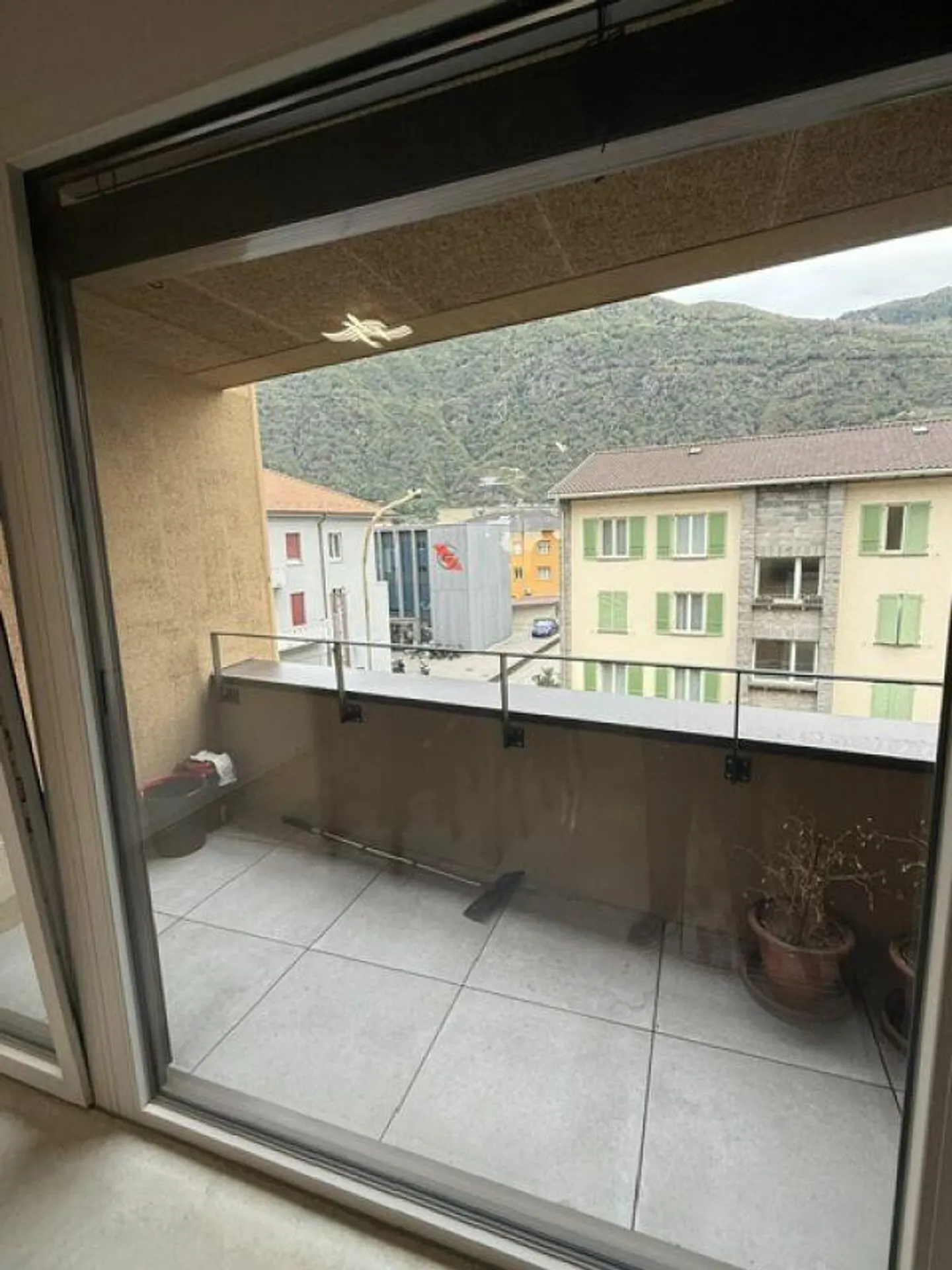 Wir vermieten eine große und moderne 2,5-Zimmer-Wohnung in zentraler Lage - Foto 9 von 16