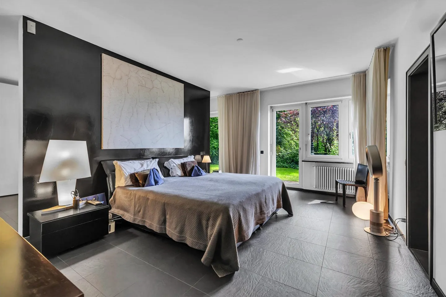 Villa with expansion possibilities & land reserve - Photo 8 of 11