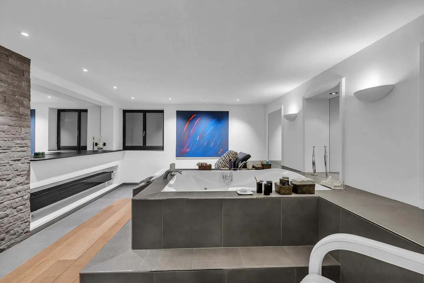 Villa with expansion possibilities & land reserve - Photo 9 of 11