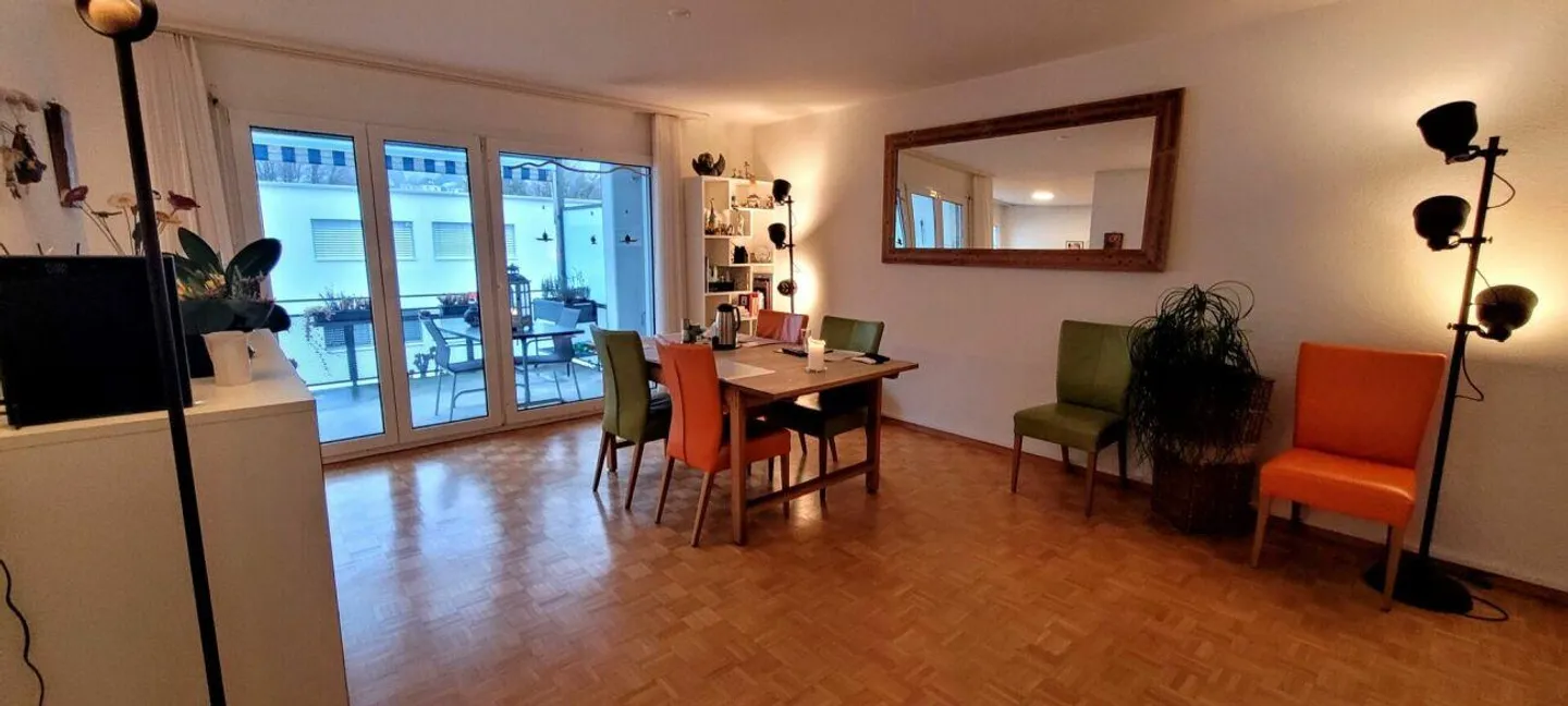 Ampio appartamento di 3,5 locali ad Adliswil - Foto 3 di 8