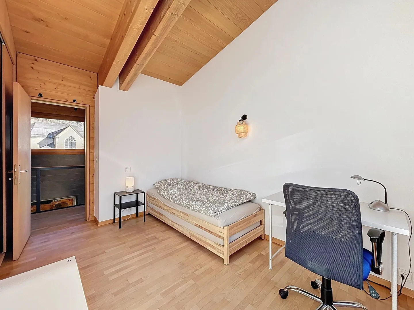 Stunning architect-designed villa in a quiet location - Photo 15 of 18