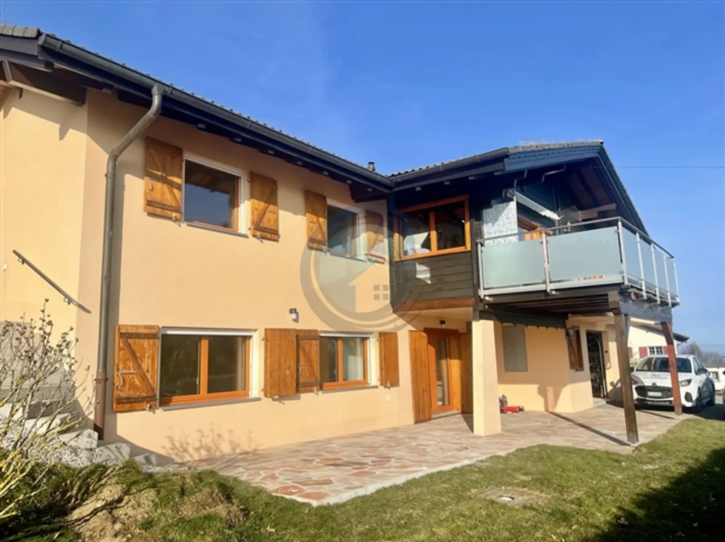 APPARTEMENT SPACIEUX DE 2,5 PIÈCES AVEC TERRASSE ET JARDIN - Photo 1 sur 14