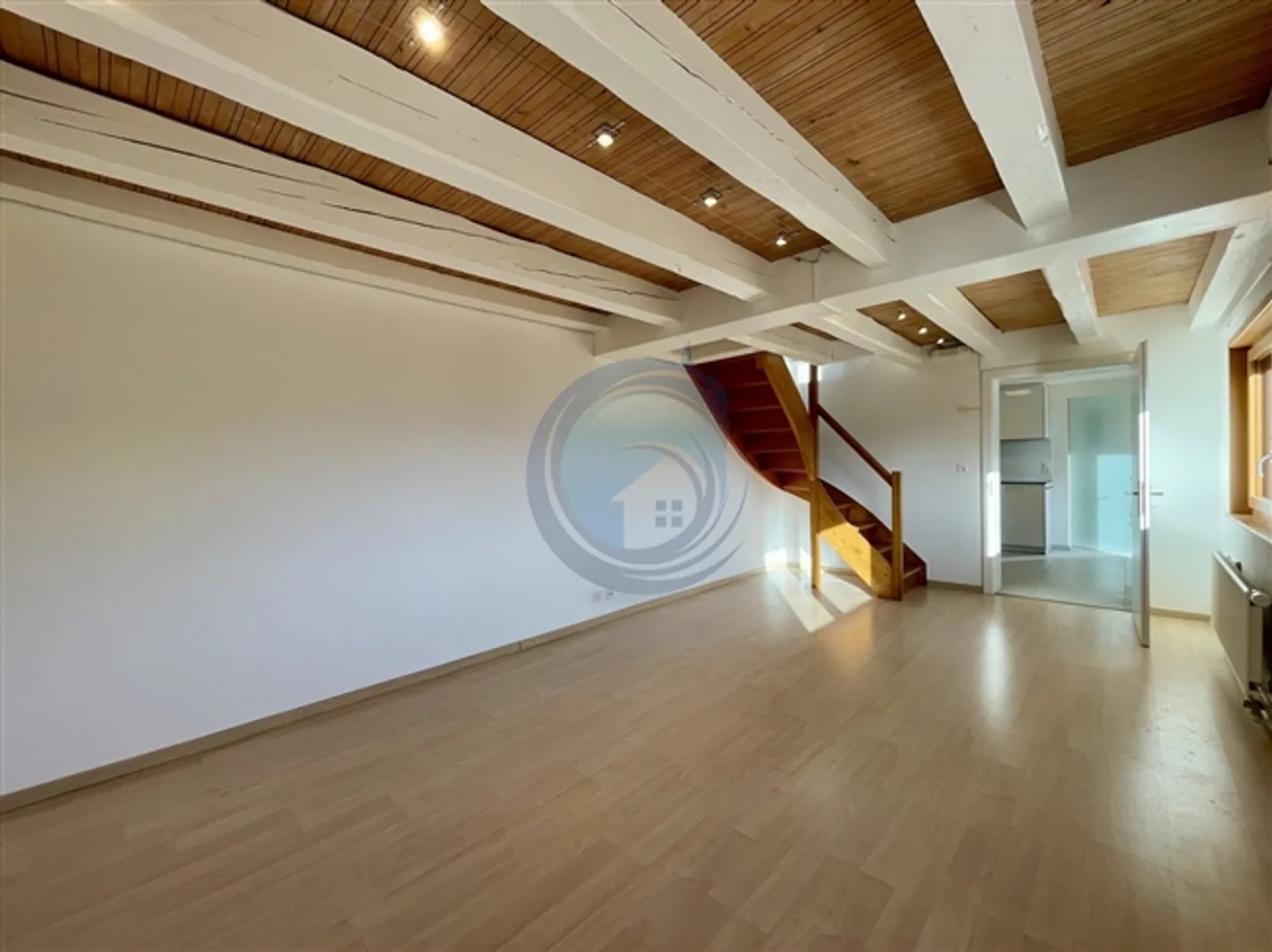 APPARTEMENT SPACIEUX DE 2,5 PIÈCES AVEC TERRASSE ET JARDIN - Photo 5 sur 14