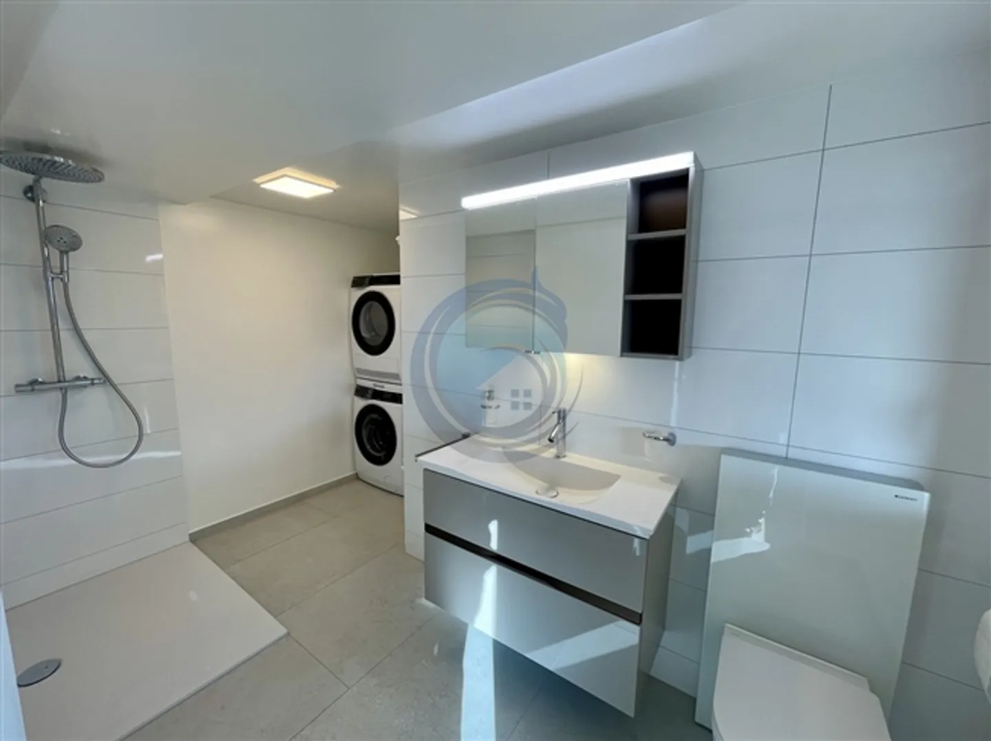 APPARTEMENT SPACIEUX DE 2,5 PIÈCES AVEC TERRASSE ET JARDIN - Photo 9 sur 14