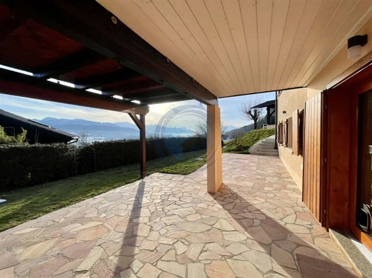 APPARTEMENT SPACIEUX DE 2,5 PIÈCES AVEC TERRASSE ET JARDIN - Photo 11 sur 14