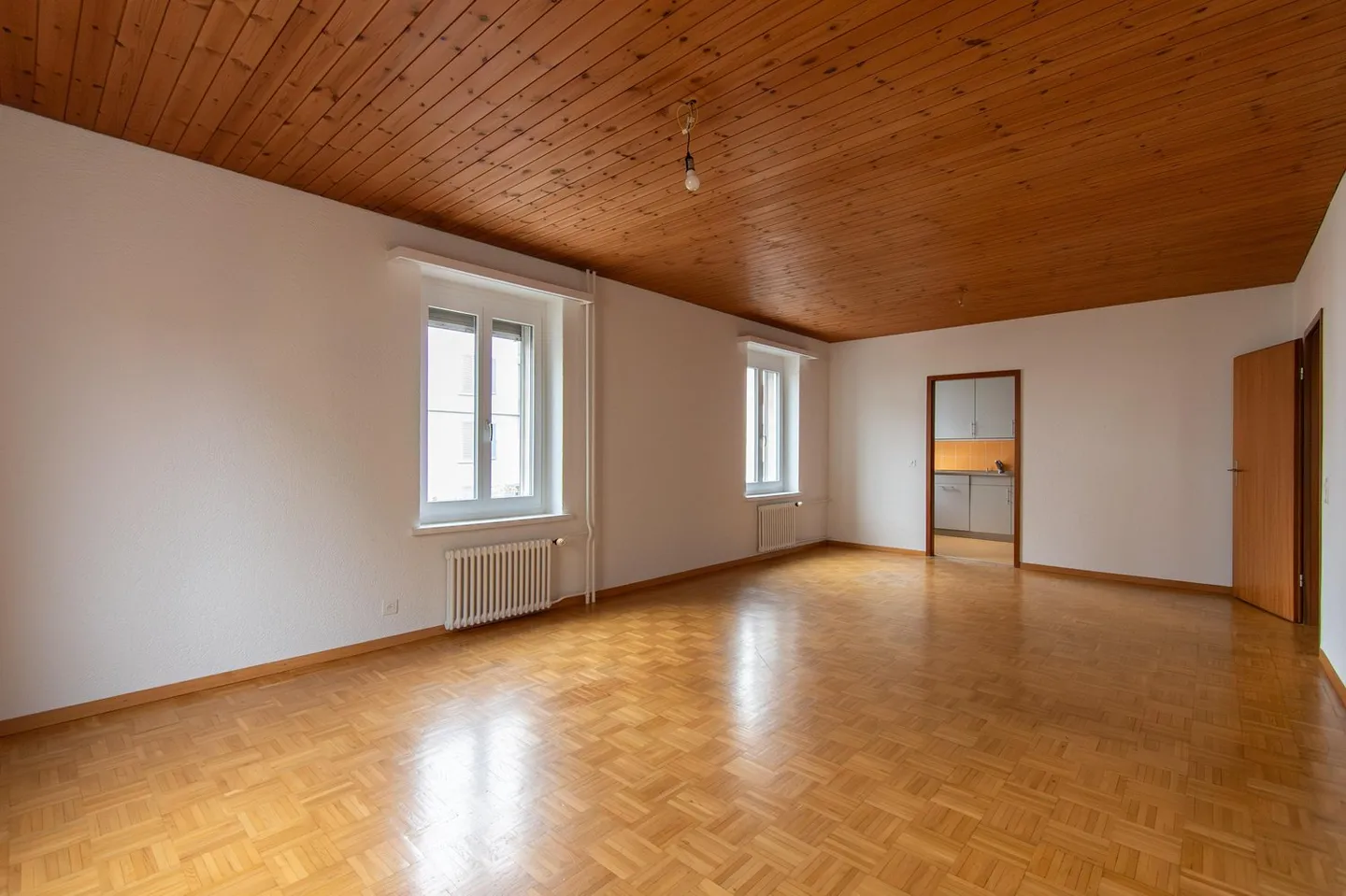 Spacious 3.5 room apartment in a quiet location, near the hospital - Photo 2 of 13