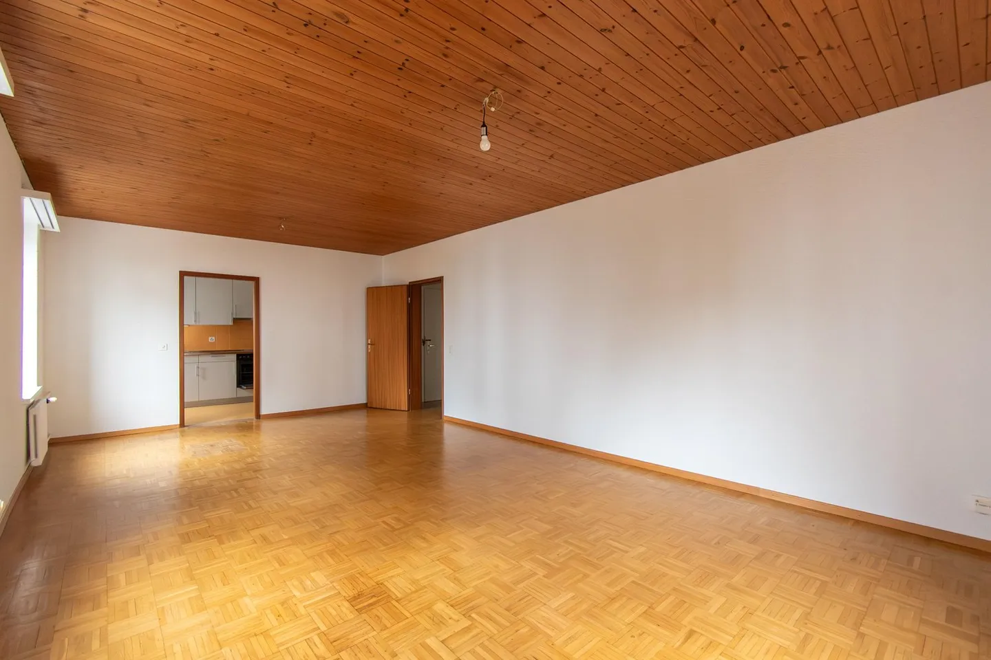 Spacious 3.5 room apartment in a quiet location, near the hospital - Photo 3 of 13