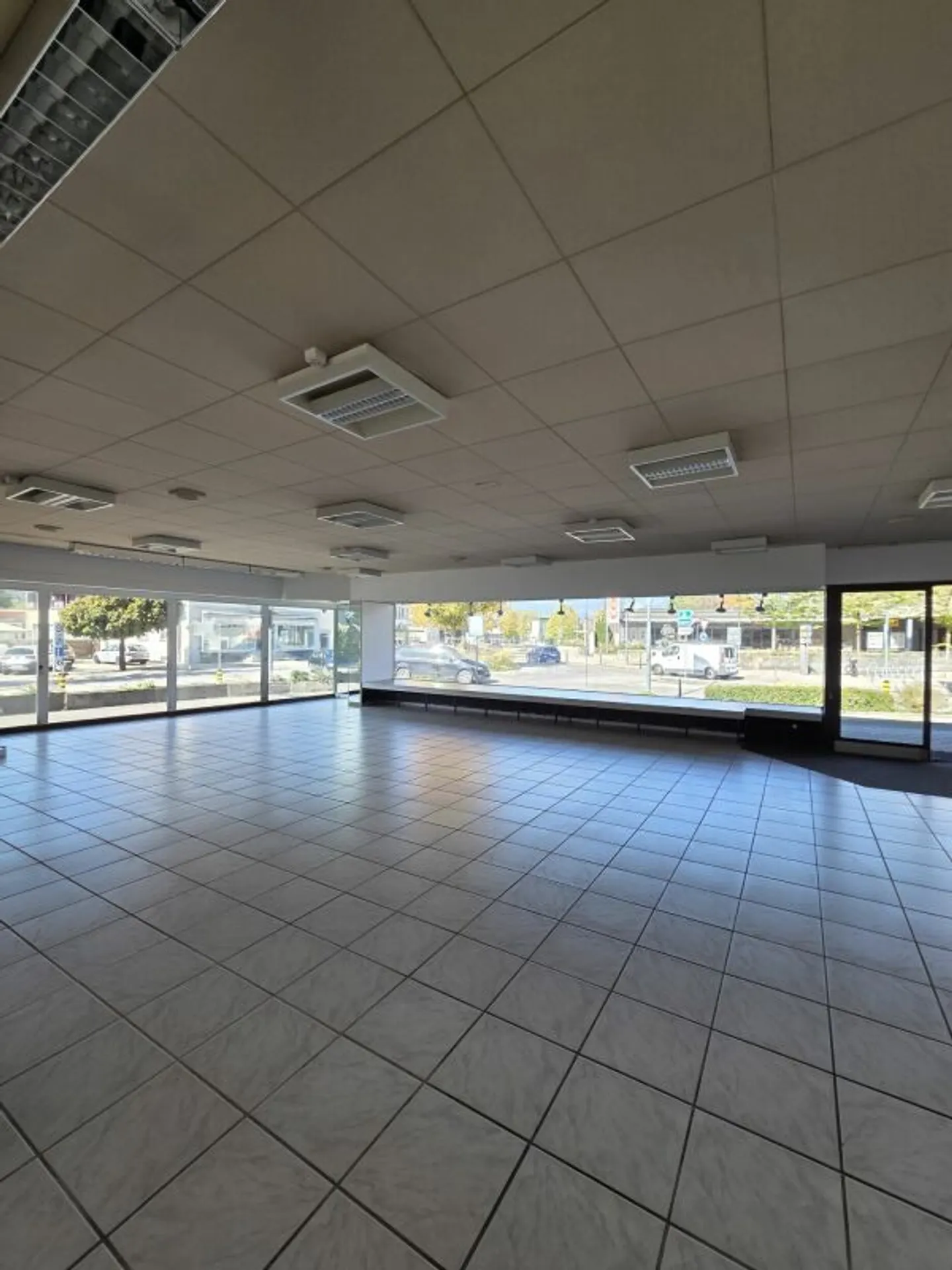 Spazio Commerciale di Prima Scelta a Gerlafingen - Foto 1 di 12