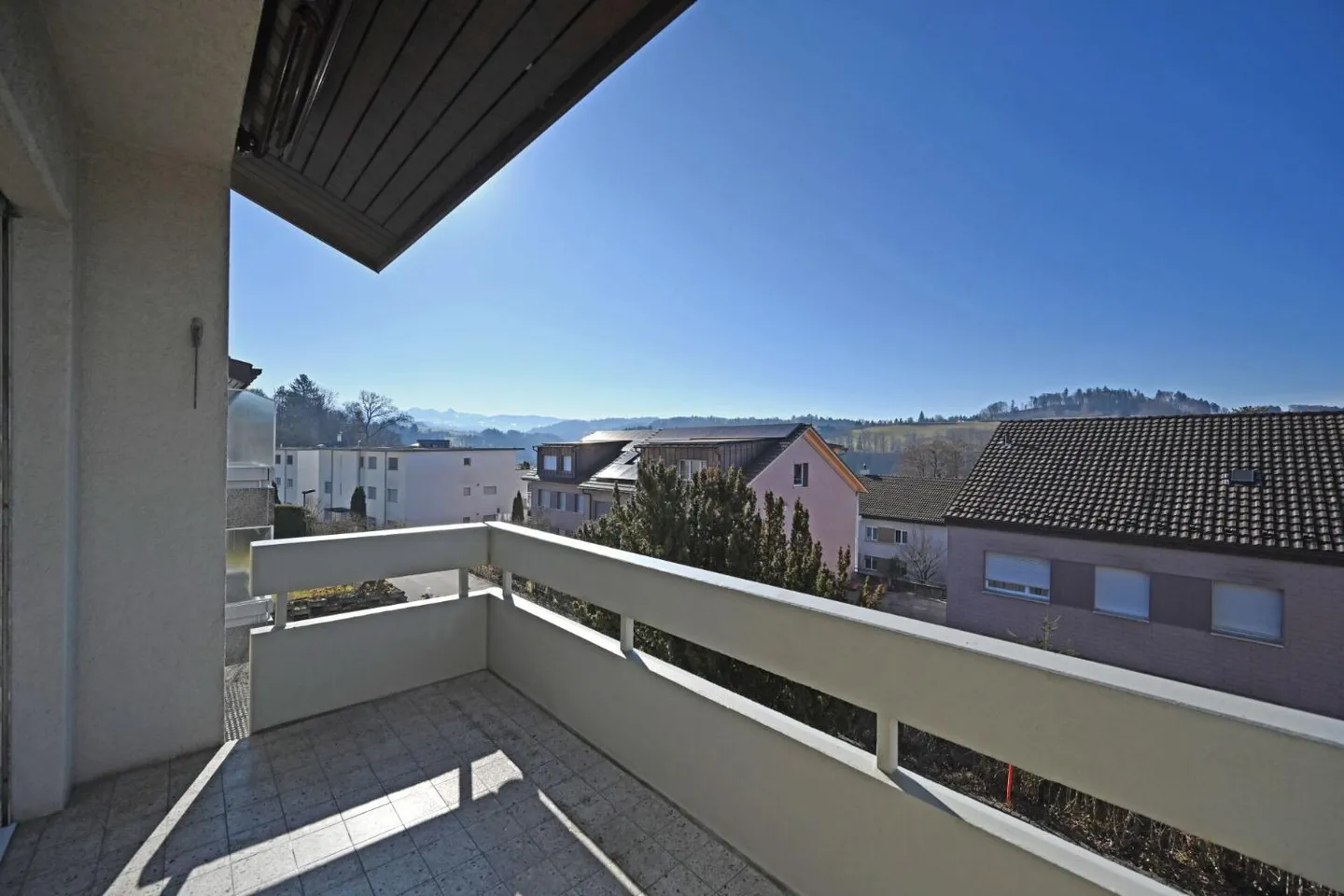 Appartamento familiare ristrutturato a Thörishaus con garage e parcheggio esterno - Foto 1 di 9