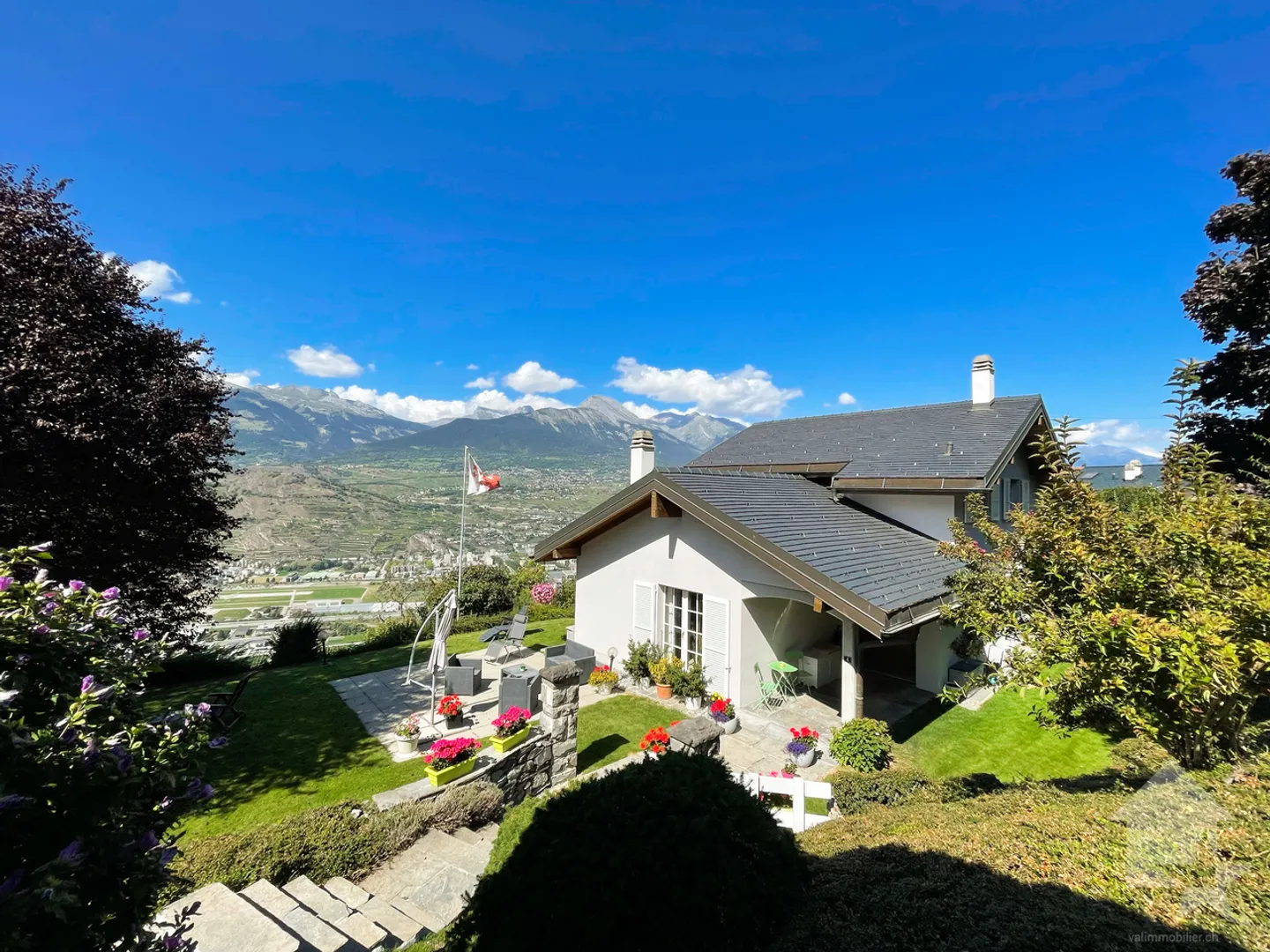 Stupenda villa familiare con vista panoramica - Foto 1 di 22
