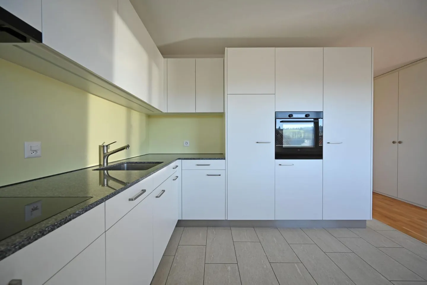 Appartamento familiare ristrutturato a Thörishaus con garage e parcheggio esterno - Foto 4 di 9