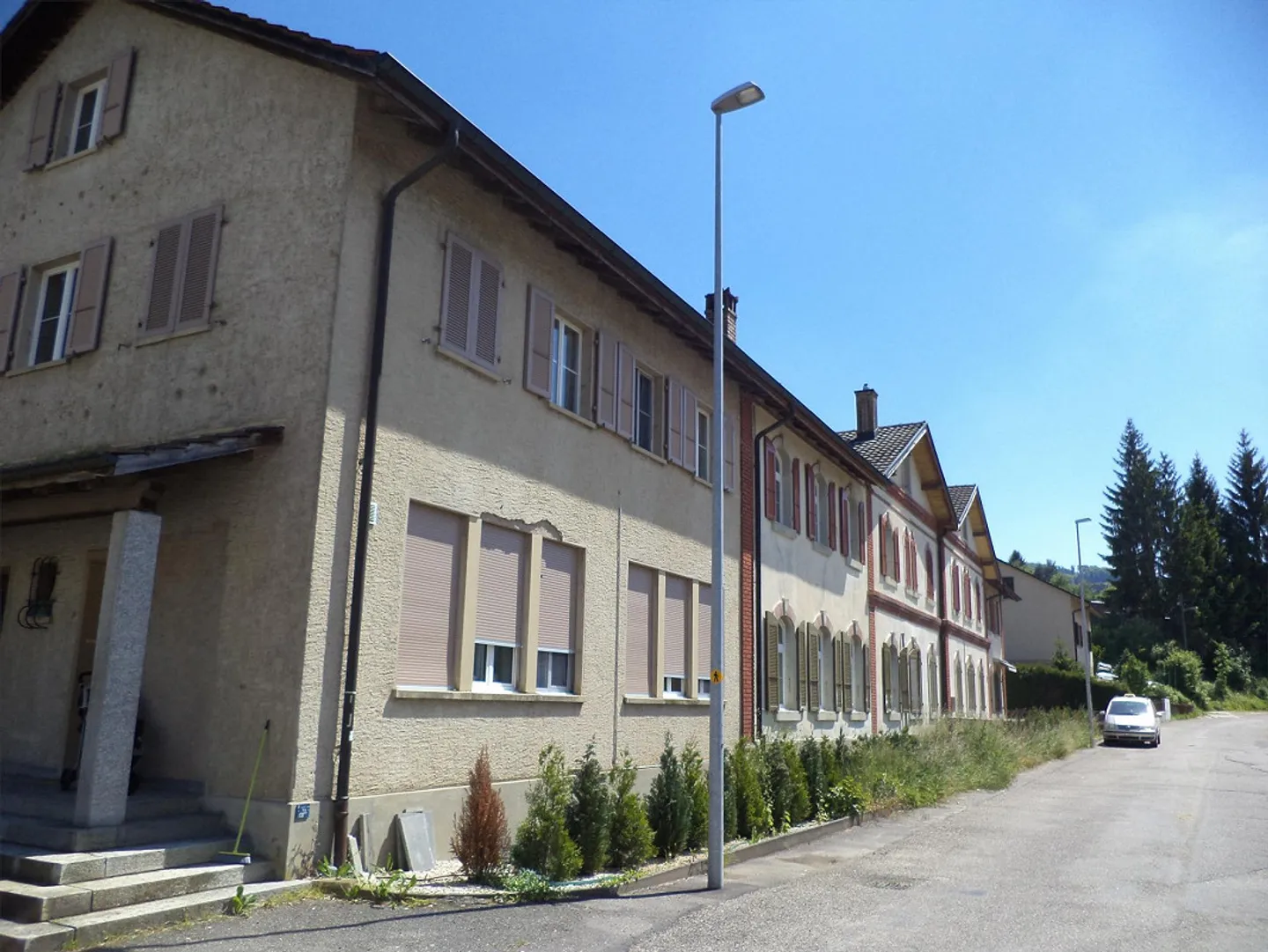 Appartamento di 4 locali in posizione tranquilla con ingresso separato + posto auto davanti alla casa - Foto 2 di 9