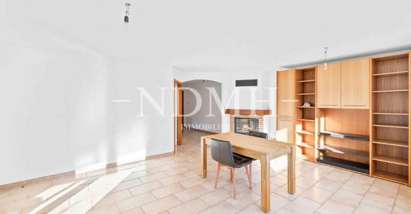 Spacious Villa with Independent Apartments - Photo 4 of 12