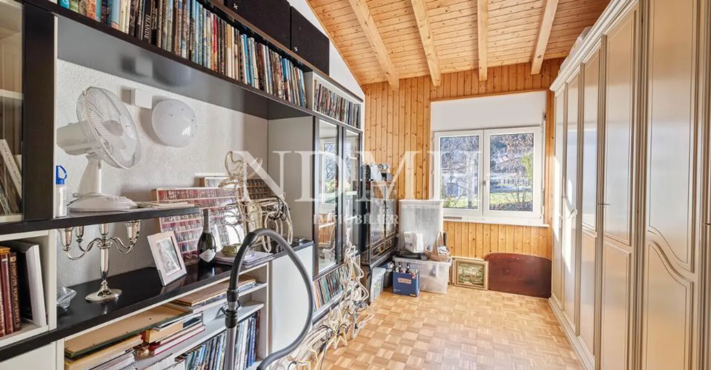 Spacious Villa with Independent Apartments - Photo 7 of 12