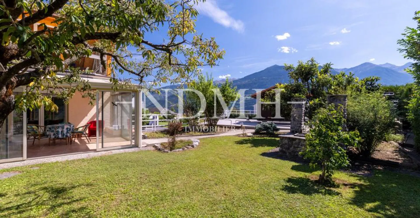 Spacious Villa with Independent Apartments - Photo 8 of 12