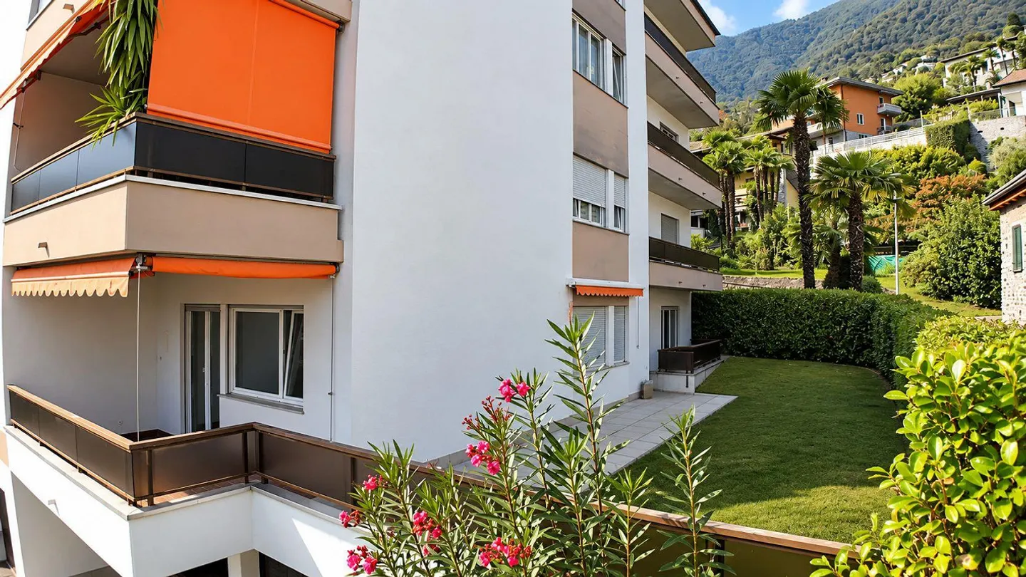 MINUSIO – APPARTEMENT SPACIEUX AVEC JARDIN PRIVÉ, GRAND BALCON ET VUE PARTIELLE SUR LE LAC - Photo 10 sur 23