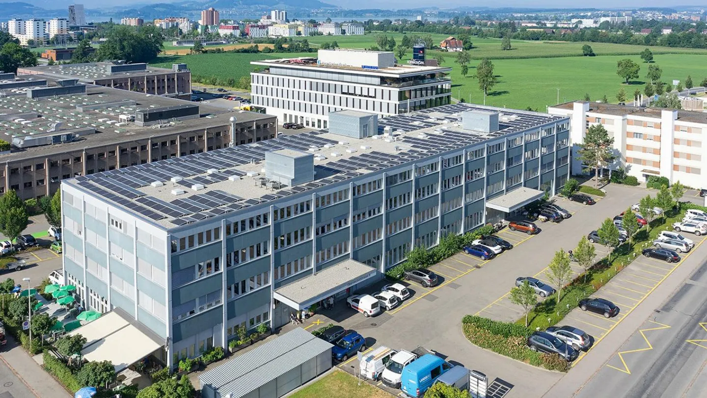 Attraktive Gewerbefläche für Produktion und Lager mit Hebebühne im Erdgeschoss - Foto 2 von 8