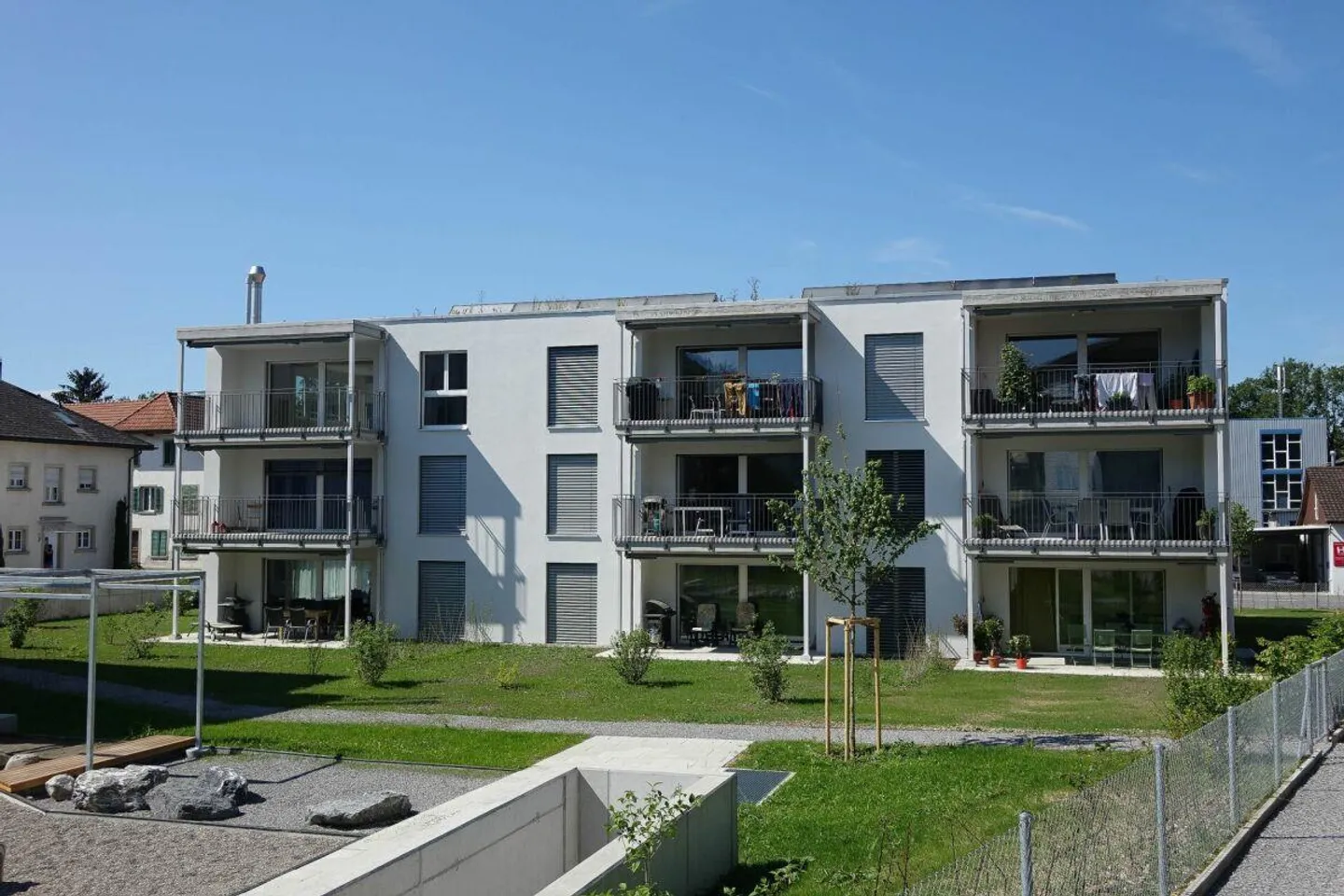 Appartamento moderno con balcone soleggiato - Foto 1 di 8