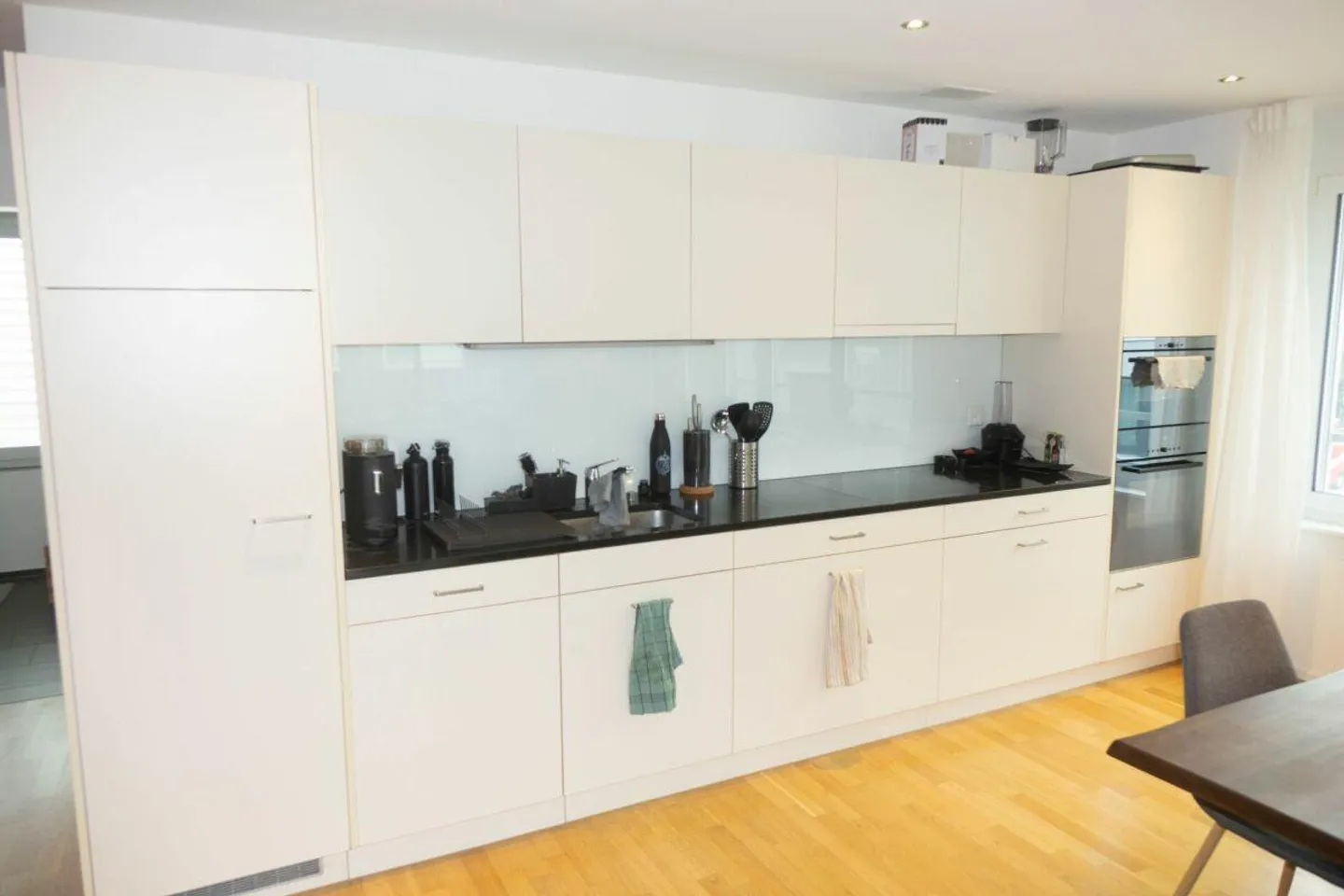 Appartamento moderno con balcone soleggiato - Foto 4 di 8