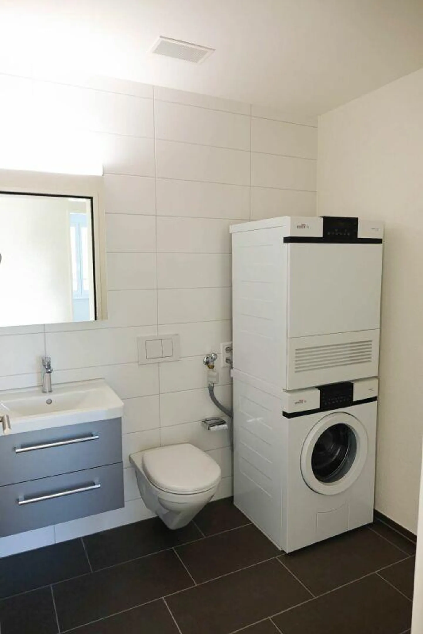 Appartamento moderno con balcone soleggiato - Foto 6 di 8