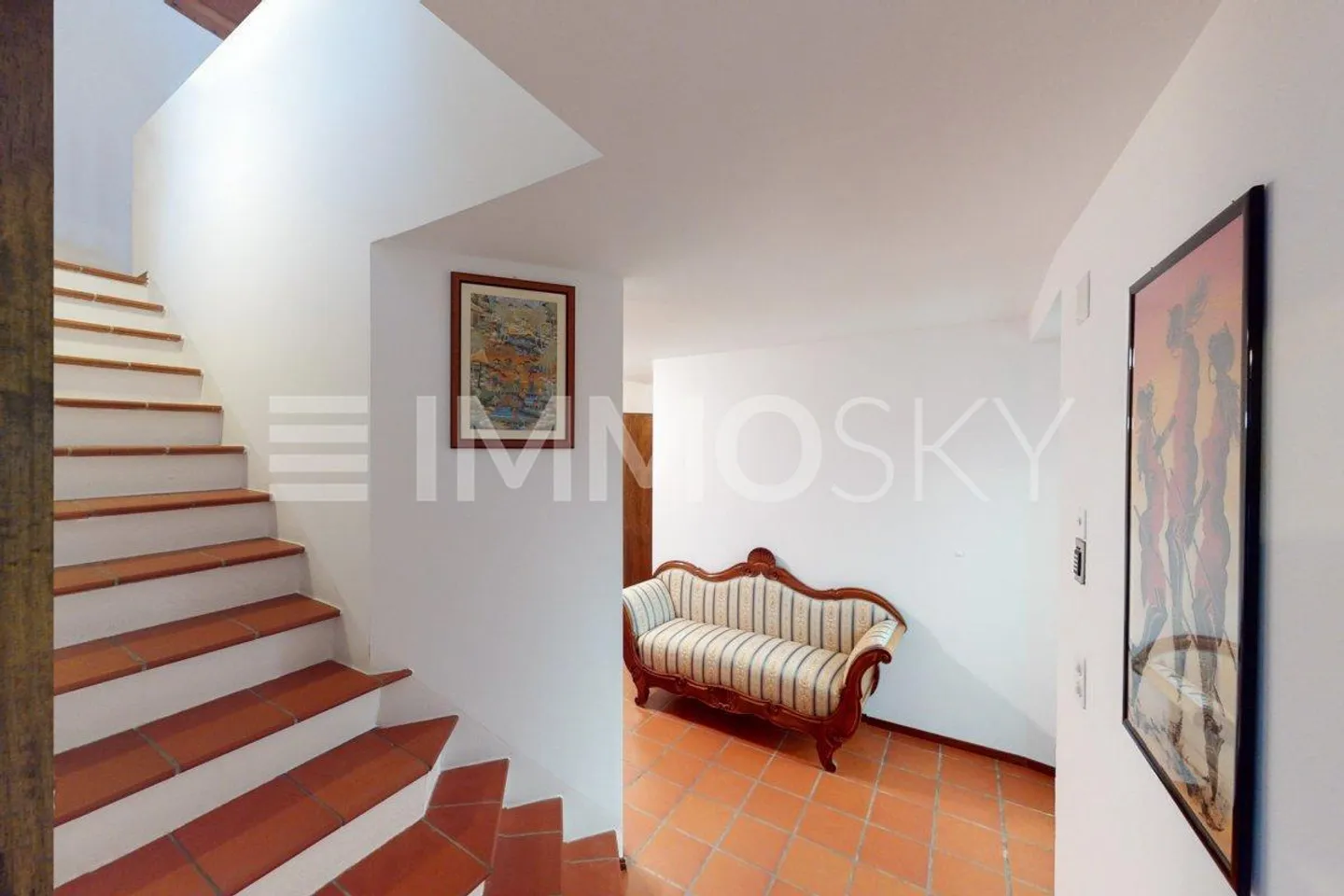 Dans le noyau, chaud, ensoleillé de grande taille - Photo 1 sur 5