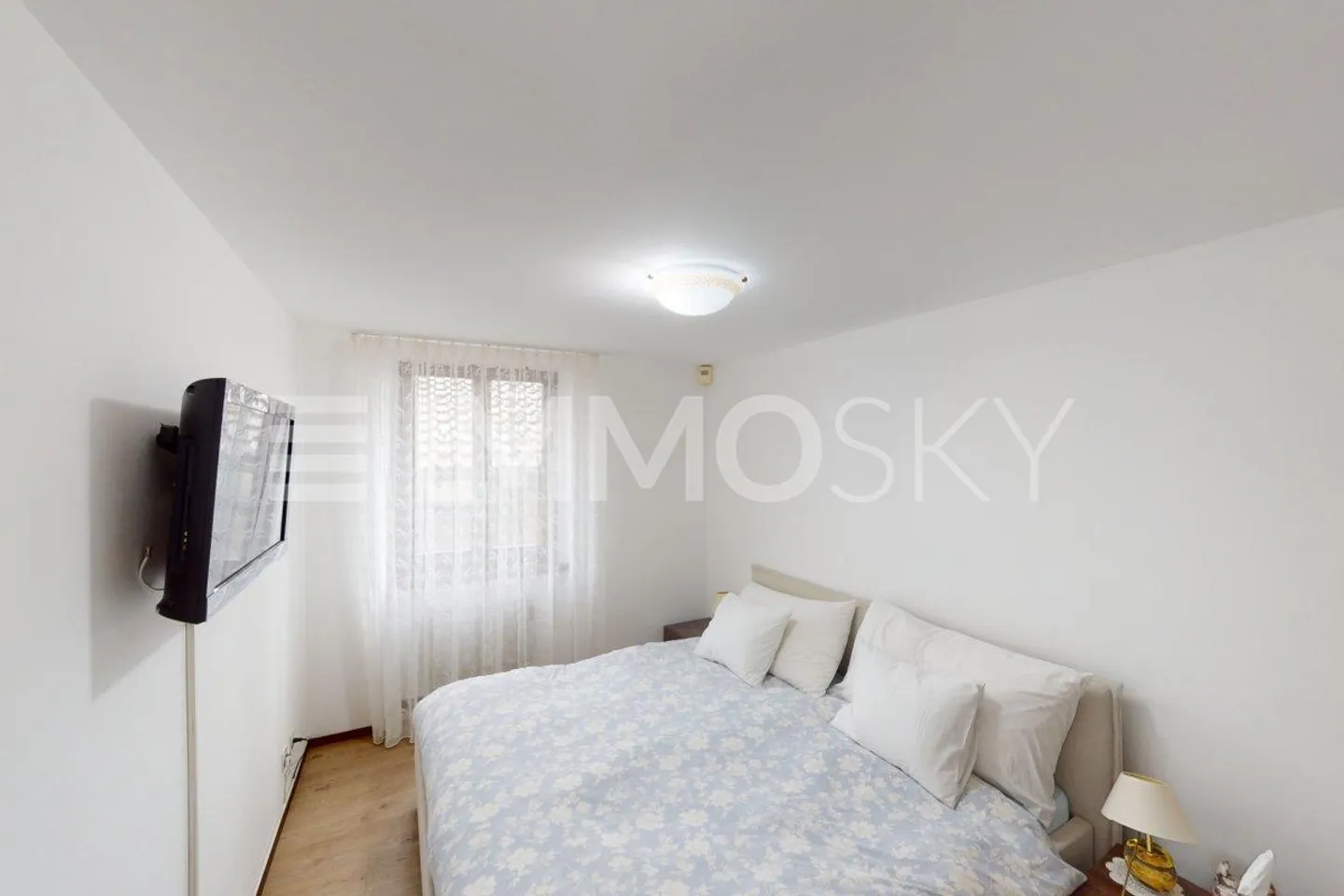 Dans le noyau, chaud, ensoleillé de grande taille - Photo 5 sur 5