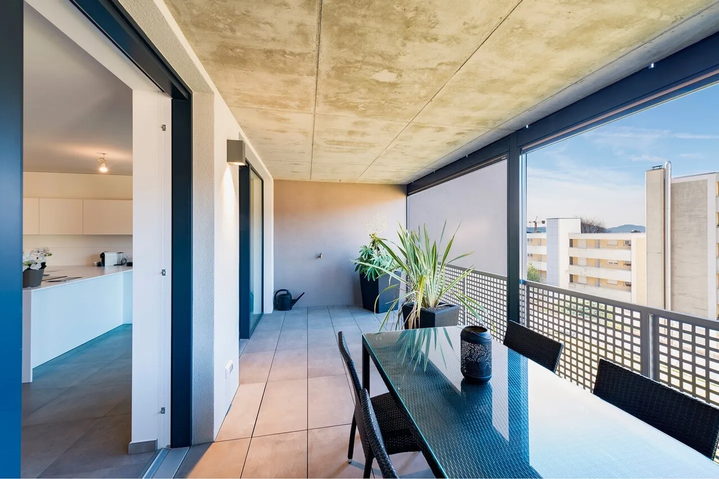 Modern Apartment with Terrace - Photo 9 of 10