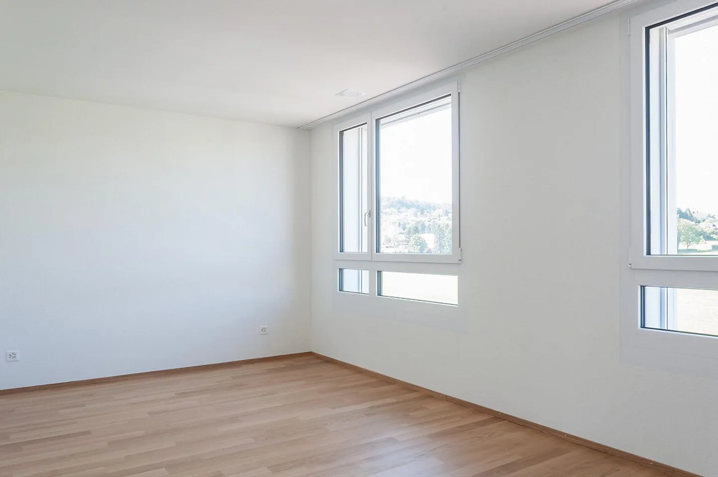 Attractive apartment waiting for charming singles - Photo 1 of 7