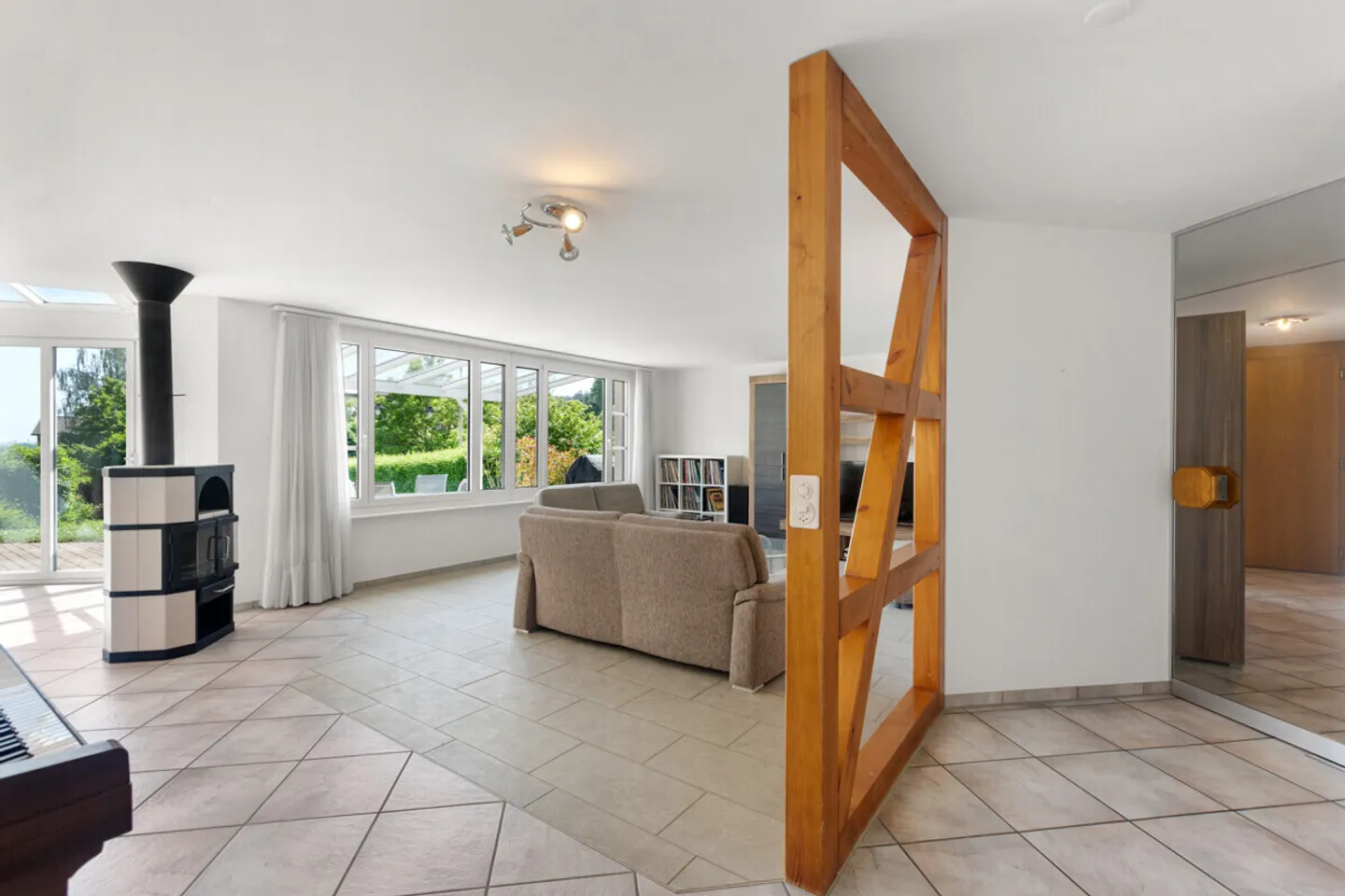 Spacious terrace apartment with garden paradise - Photo 8 of 13