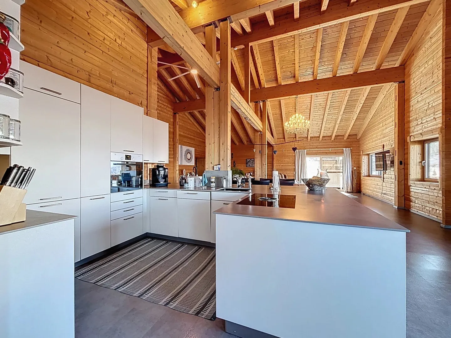 Luxurious and Unconventional Chalet with Panoramic View - Photo 7 of 17