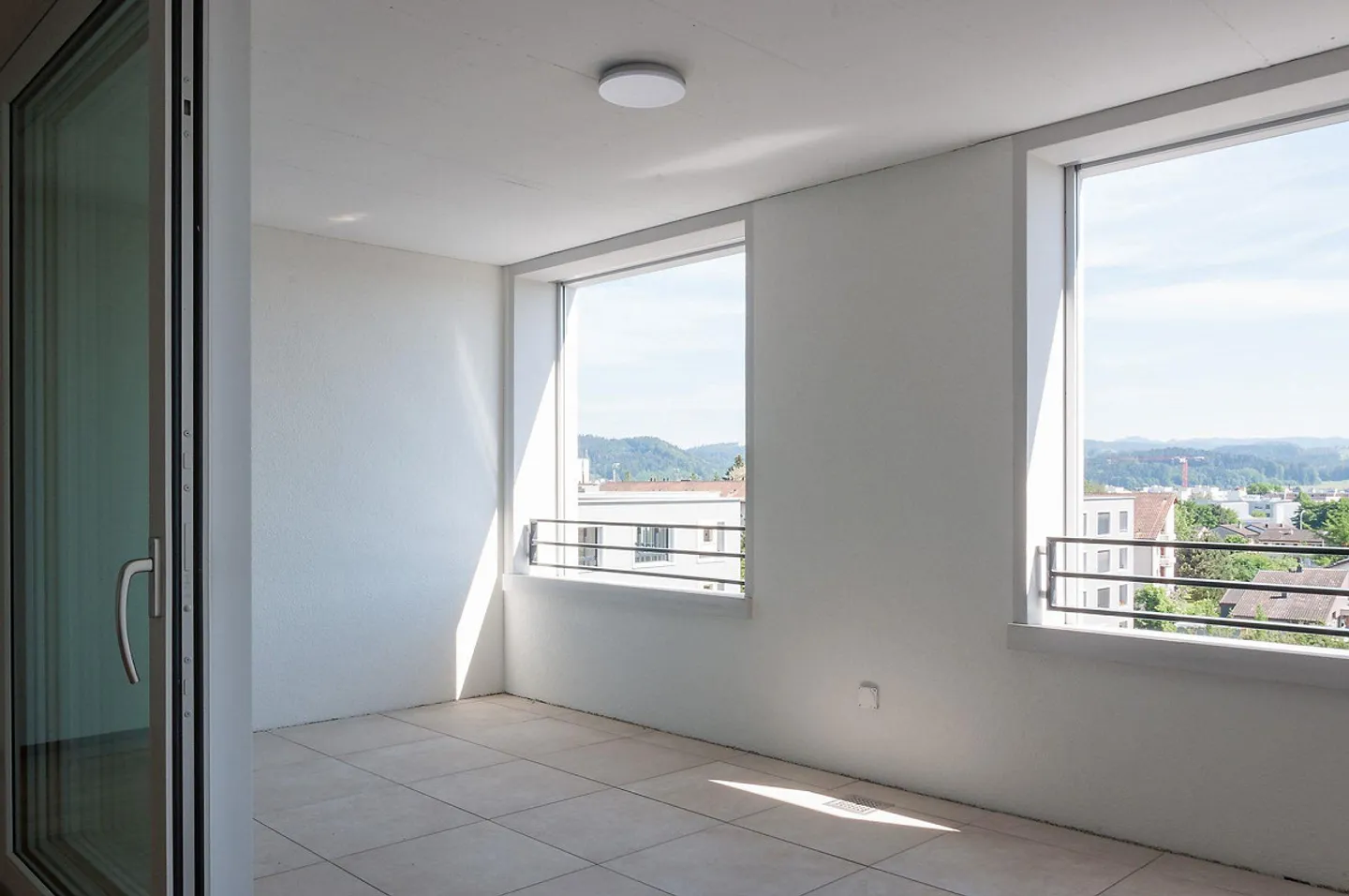 Attractive apartment waiting for charming singles - Photo 3 of 7