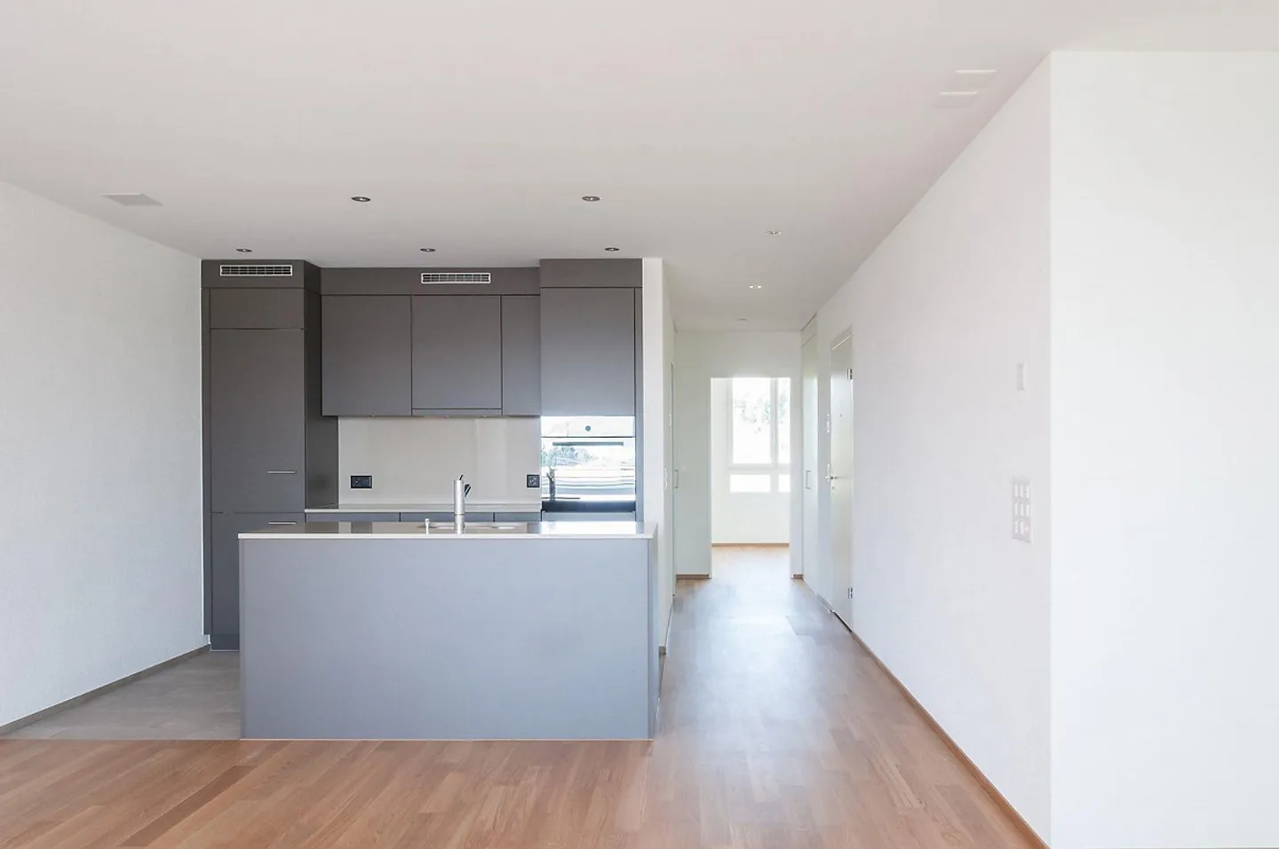 Attractive apartment waiting for charming singles - Photo 5 of 7