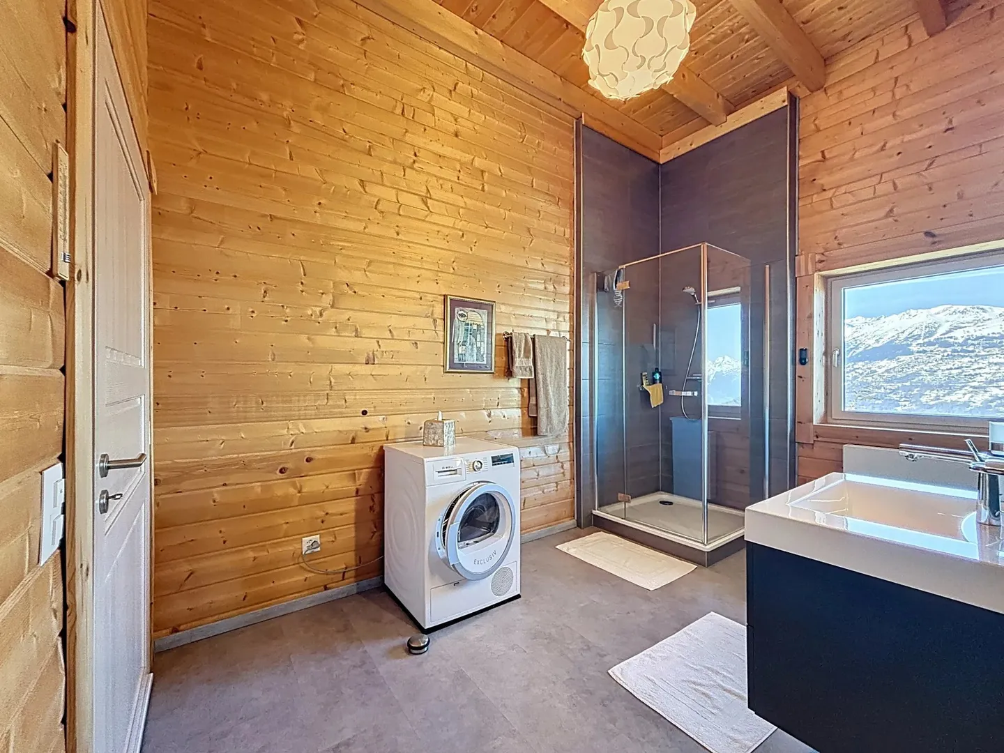 Luxurious and Unconventional Chalet with Panoramic View - Photo 16 of 17