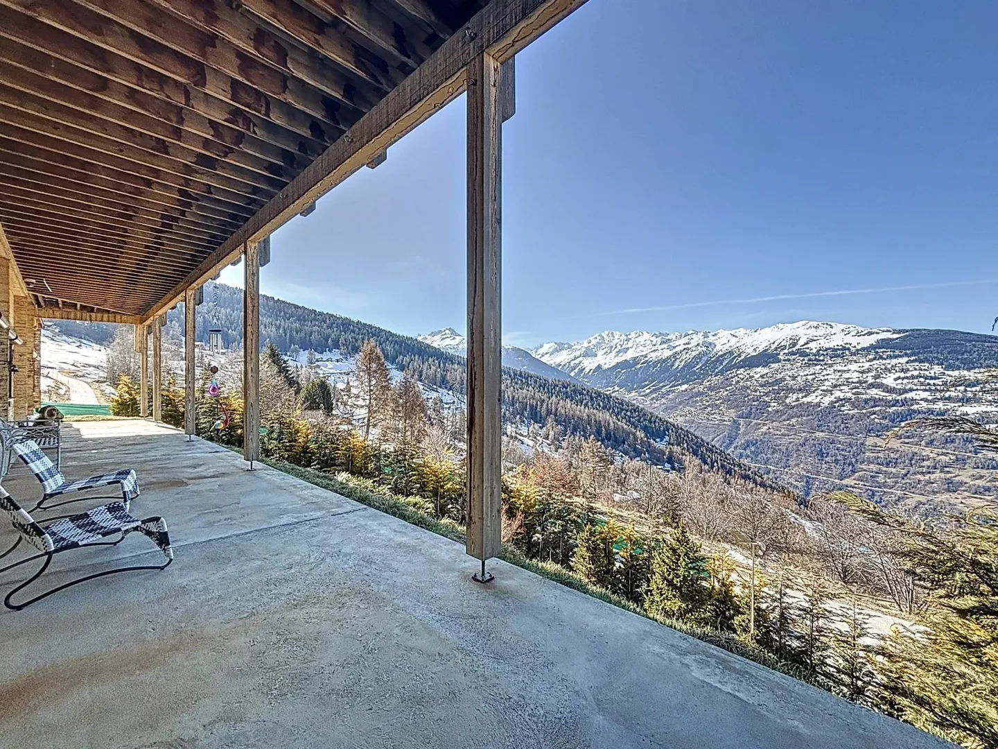 Luxurious and Unconventional Chalet with Panoramic View - Photo 17 of 17