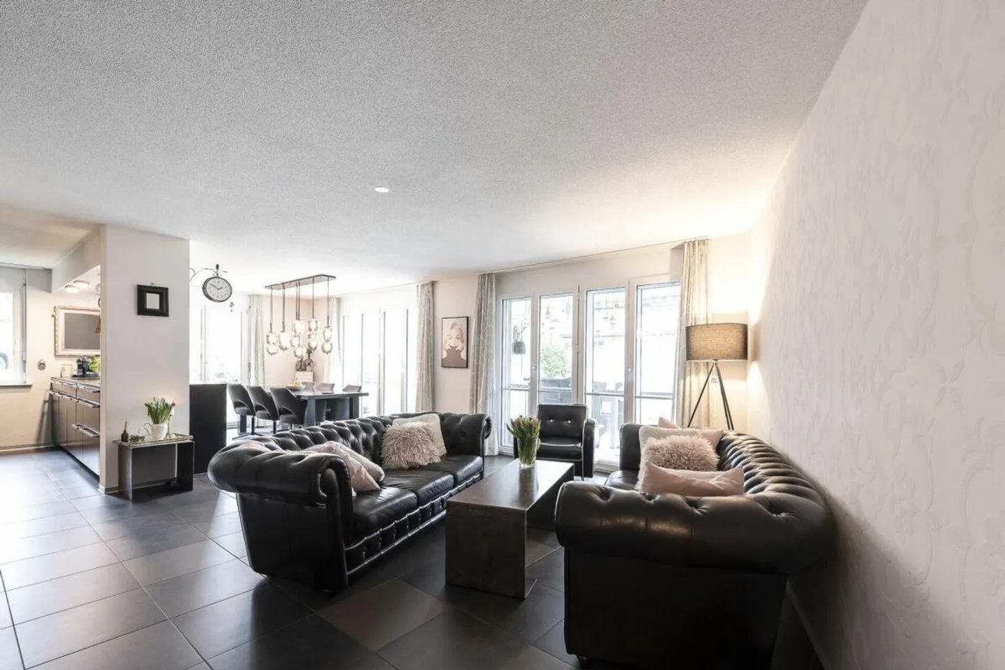 Condominium moderne de 5,5 pièces avec place de parking - Photo 3 sur 13