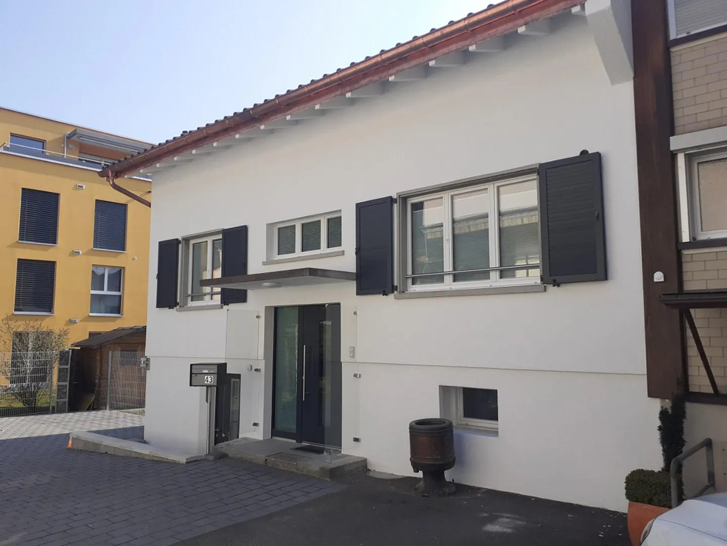 Spaziosa casa moderna di 6 1/2 stanze nella migliore posizione - Foto 1 di 30