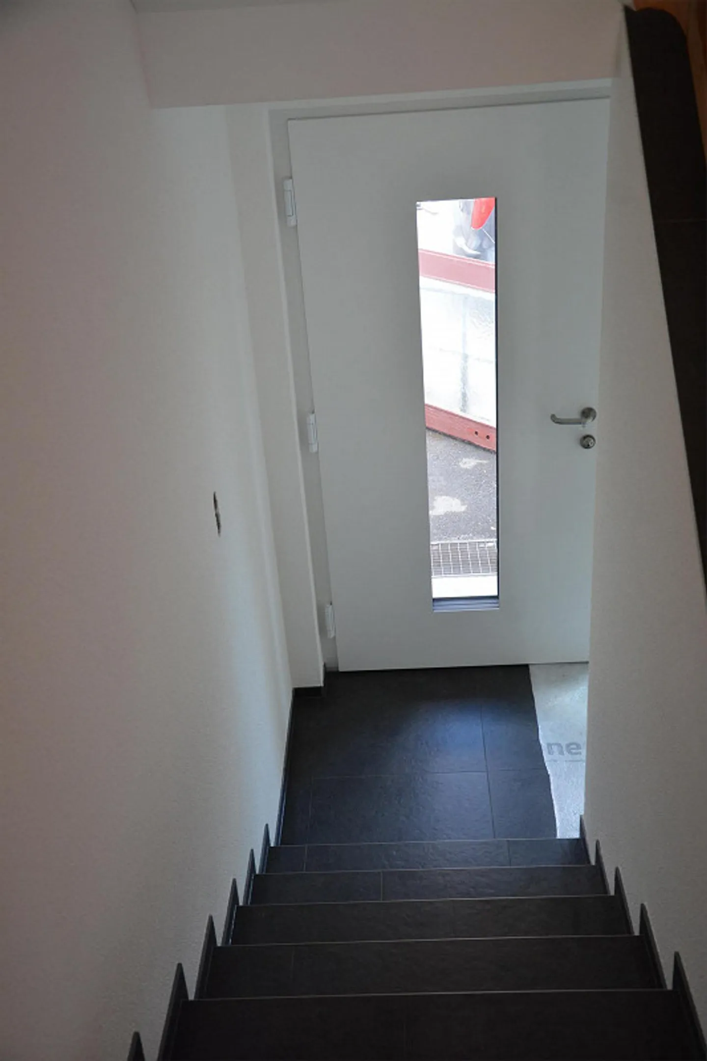 Spaziosa casa moderna di 6 1/2 stanze nella migliore posizione - Foto 3 di 30