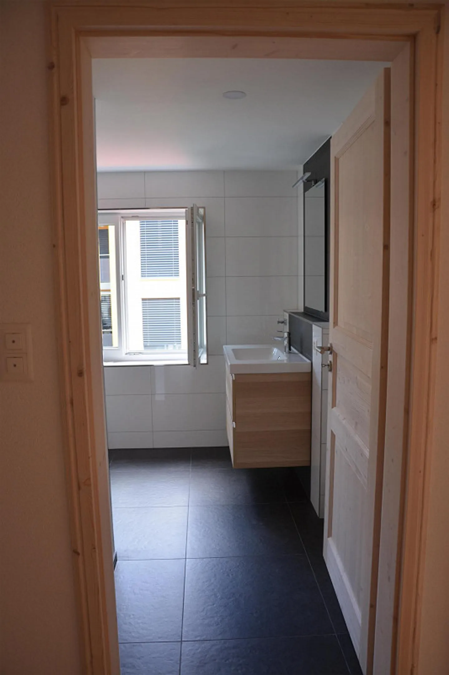 Spaziosa casa moderna di 6 1/2 stanze nella migliore posizione - Foto 12 di 30