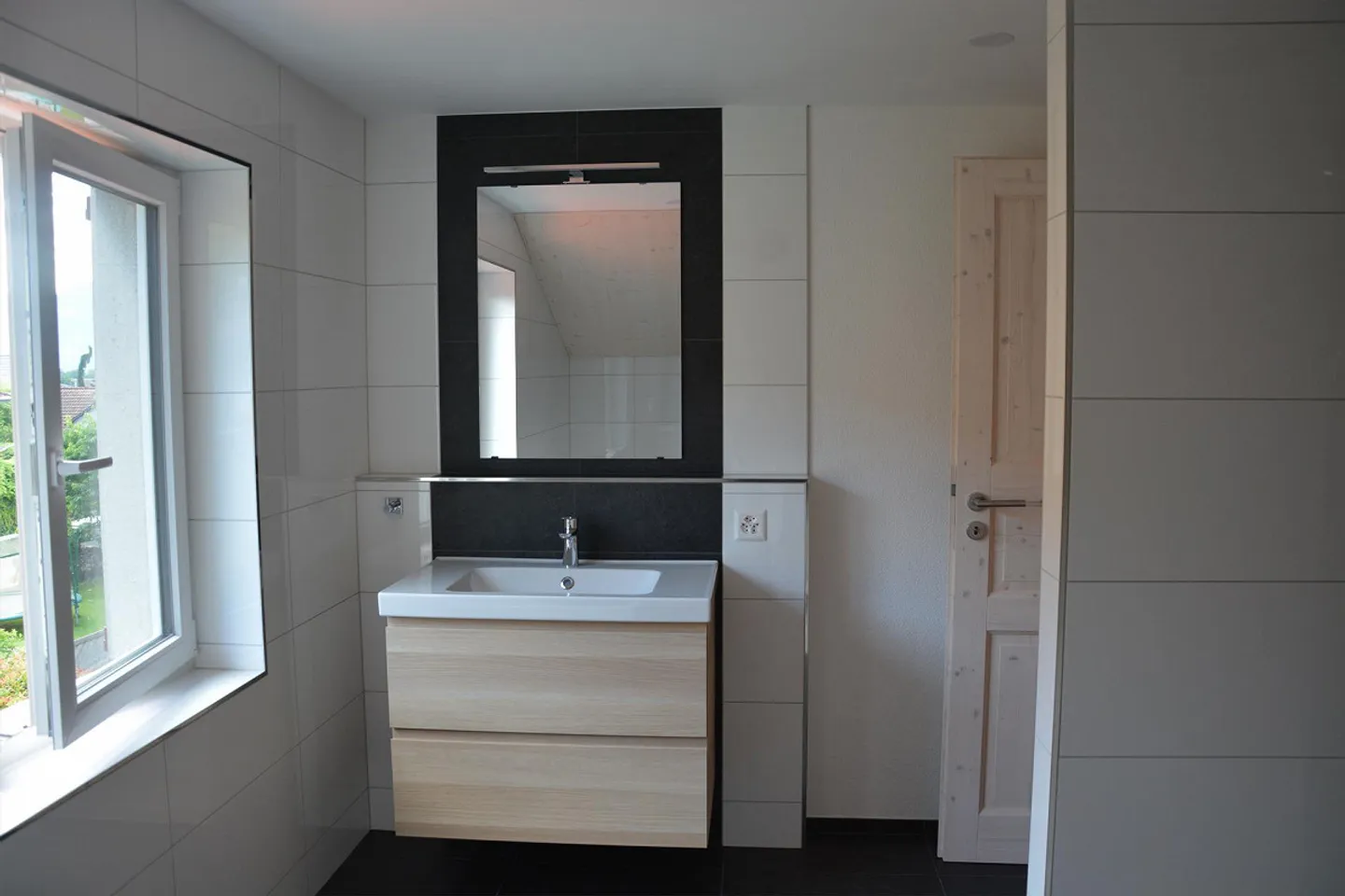 Spaziosa casa moderna di 6 1/2 stanze nella migliore posizione - Foto 15 di 30