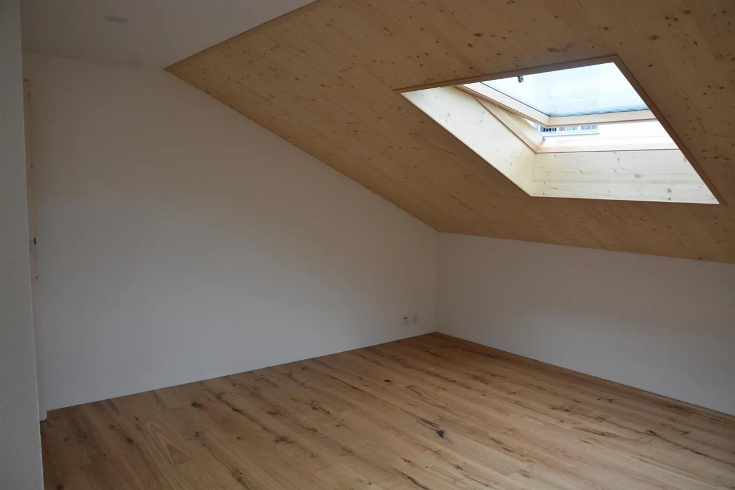 Spaziosa casa moderna di 6 1/2 stanze nella migliore posizione - Foto 17 di 30