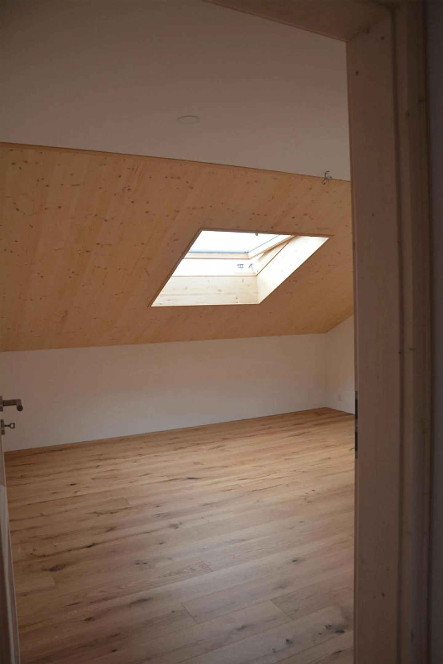 Spaziosa casa moderna di 6 1/2 stanze nella migliore posizione - Foto 18 di 30