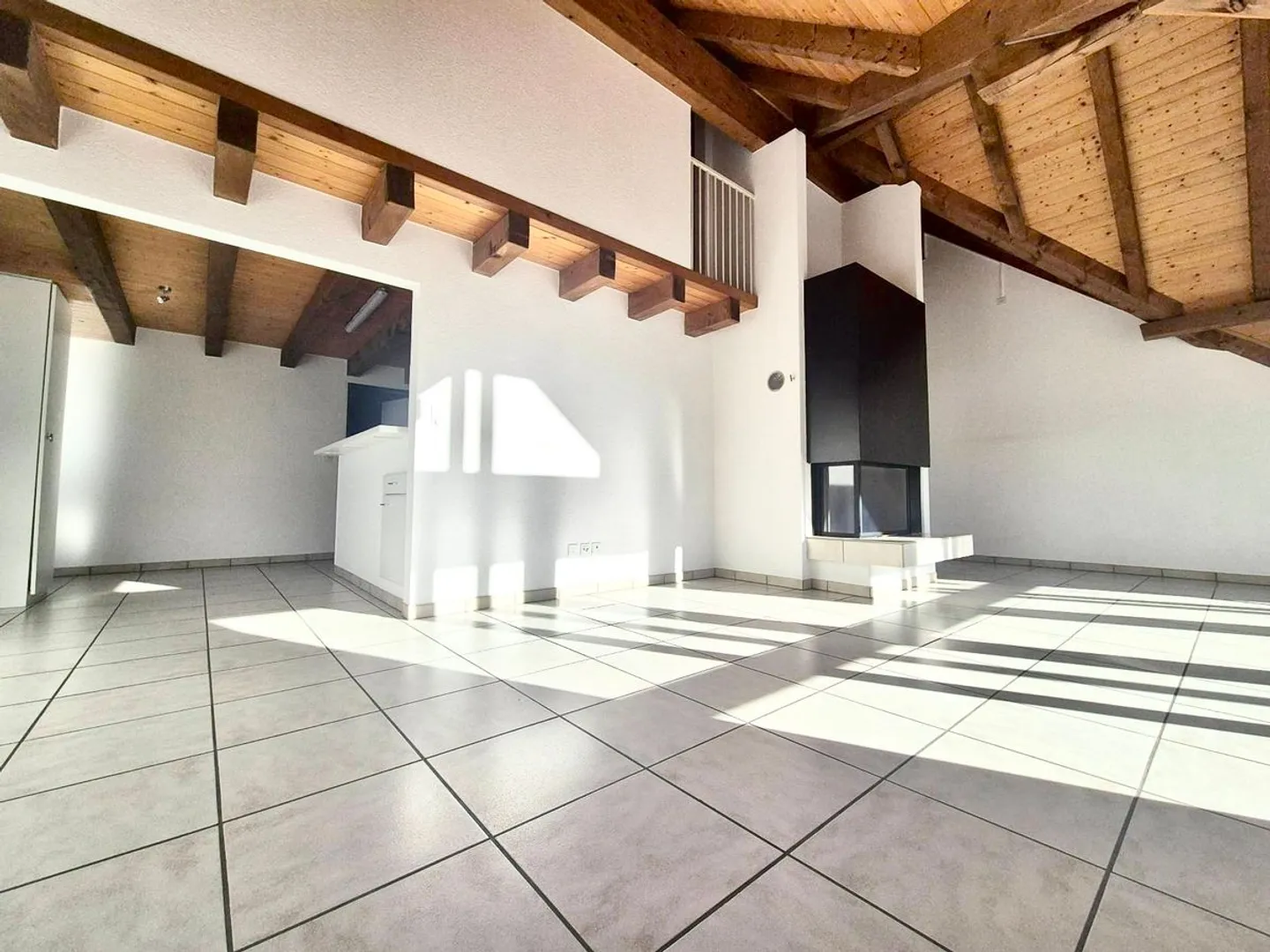 Appartement en duplex avec 5,5 pièces et balcon - Photo 2 sur 13