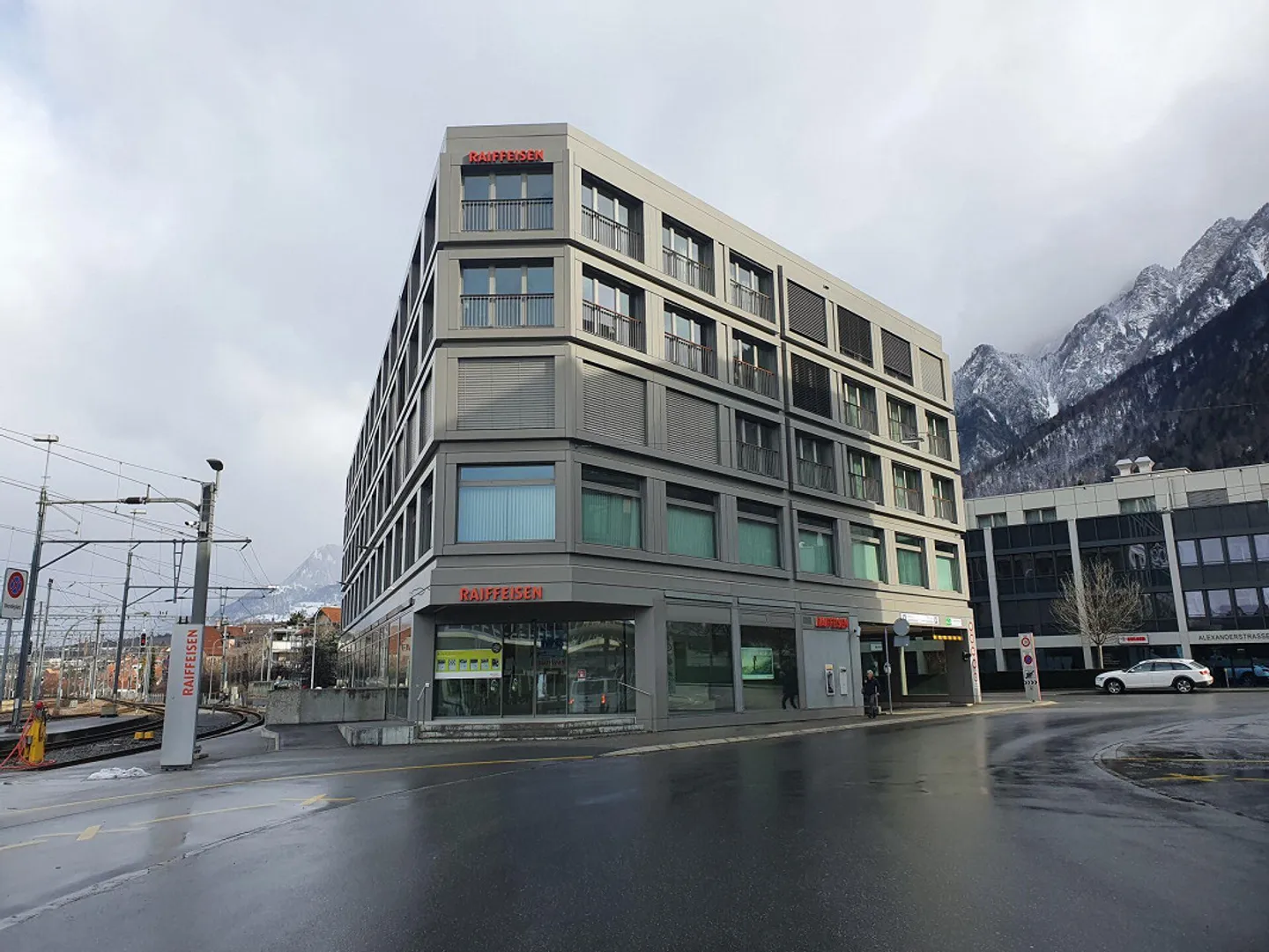 Place de parking souterrain directement à la gare de Chur (Zone F) - Photo 1 sur 4