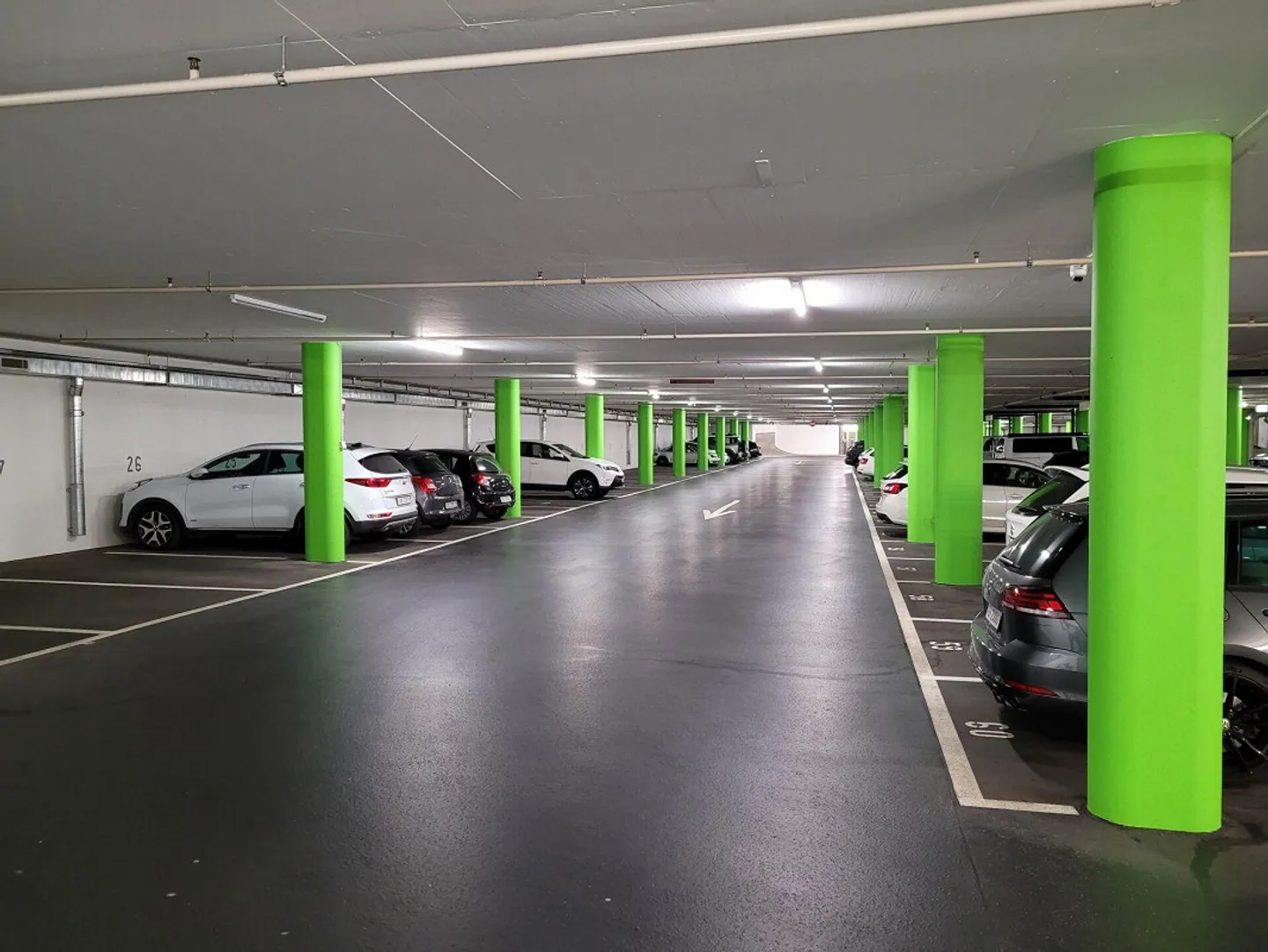 Place de parking souterrain directement à la gare de Chur (Zone F) - Photo 4 sur 4