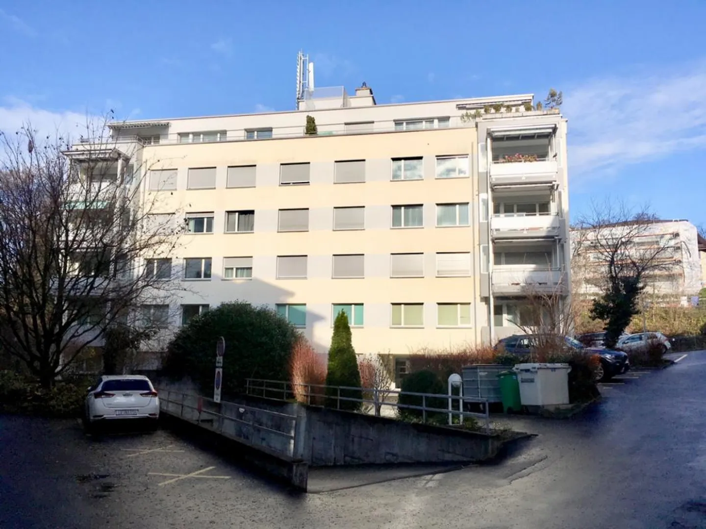 Outdoor parking spaces for rent in the city of Lucerne - Photo 1 of 1