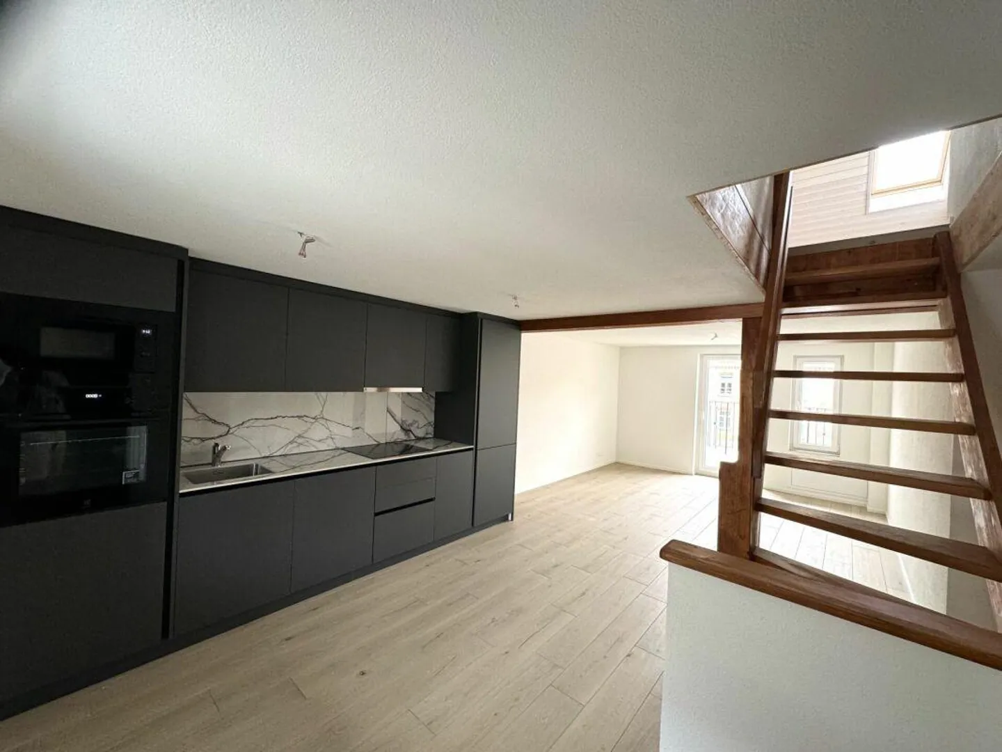 Appartamento mansardato originale di 4 1/2 stanze - Foto 1 di 6