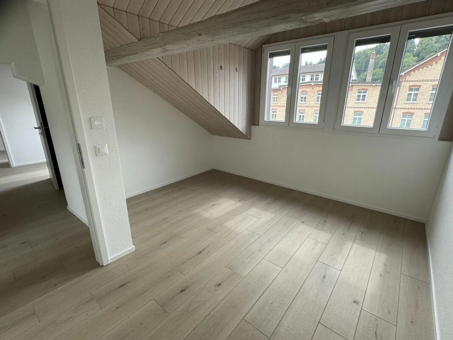 Appartamento mansardato originale di 4 1/2 stanze - Foto 4 di 6