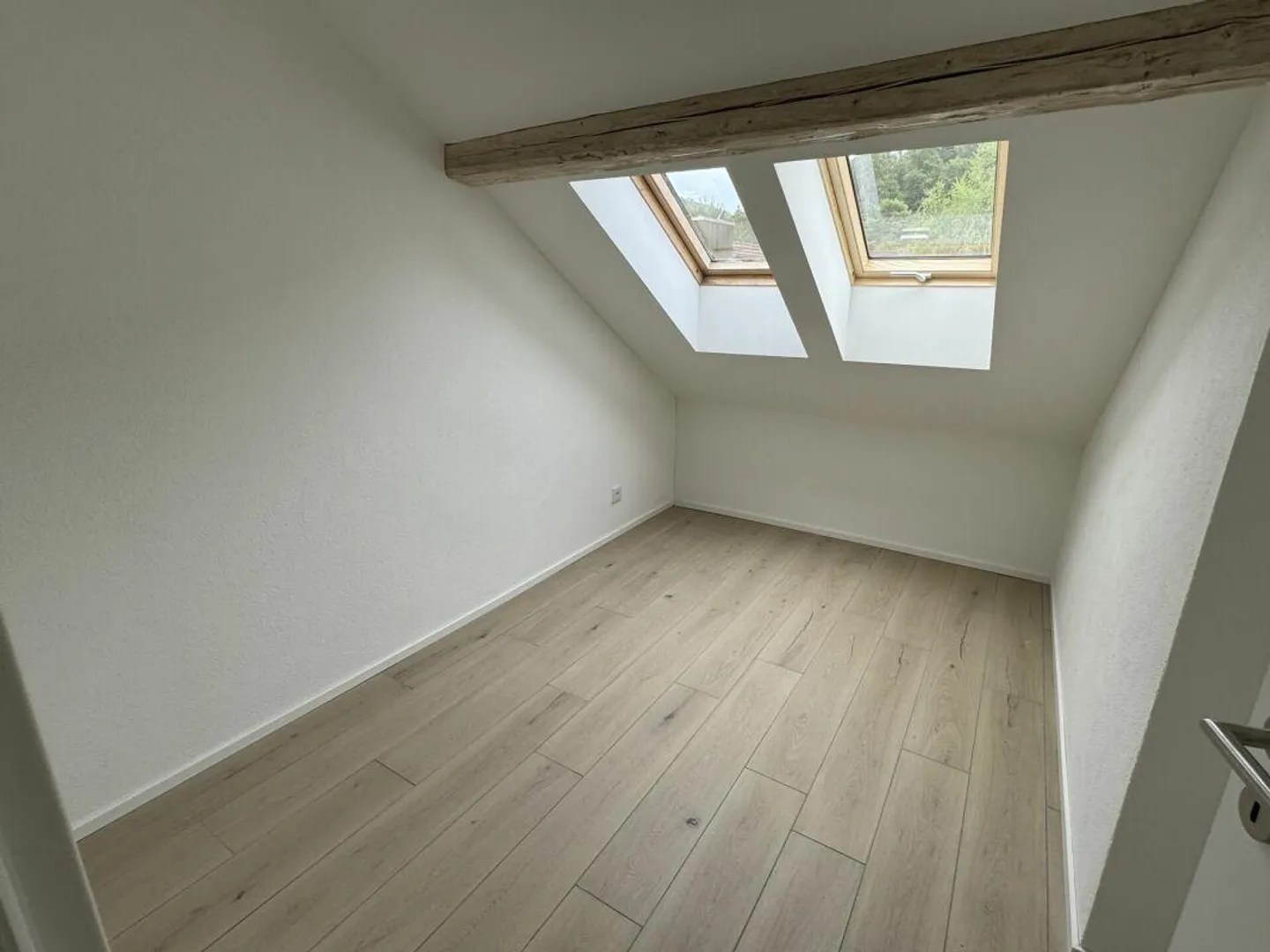 Appartamento mansardato originale di 4 1/2 stanze - Foto 5 di 6